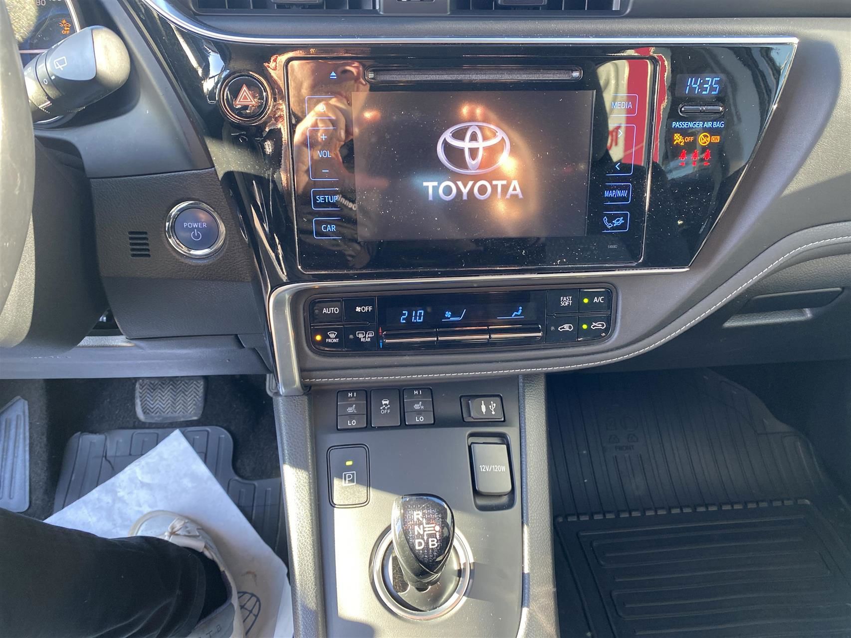 Billede af Toyota Auris Touring Sports 1,8 Hybrid H2 Selected Bi-tone 136HK Stc Aut.