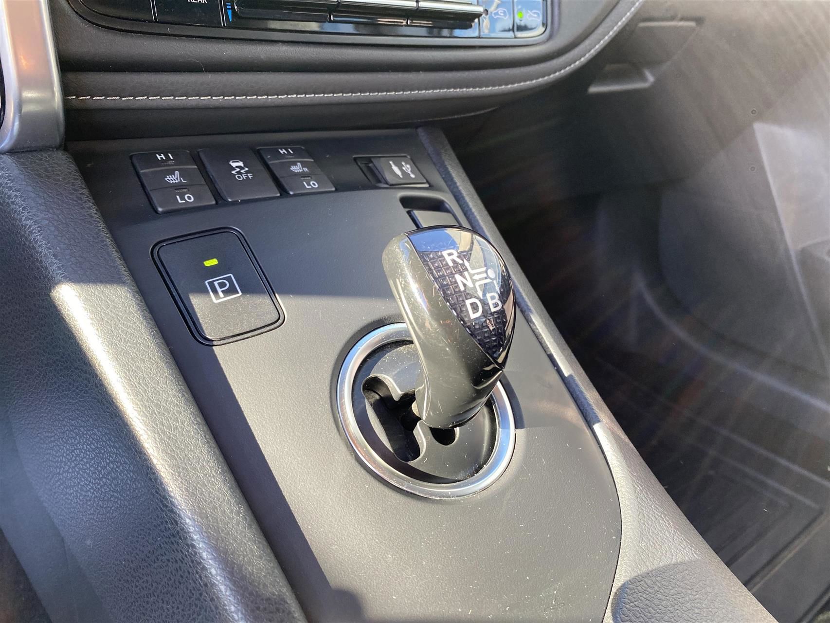 Billede af Toyota Auris Touring Sports 1,8 Hybrid H2 Selected Bi-tone 136HK Stc Aut.