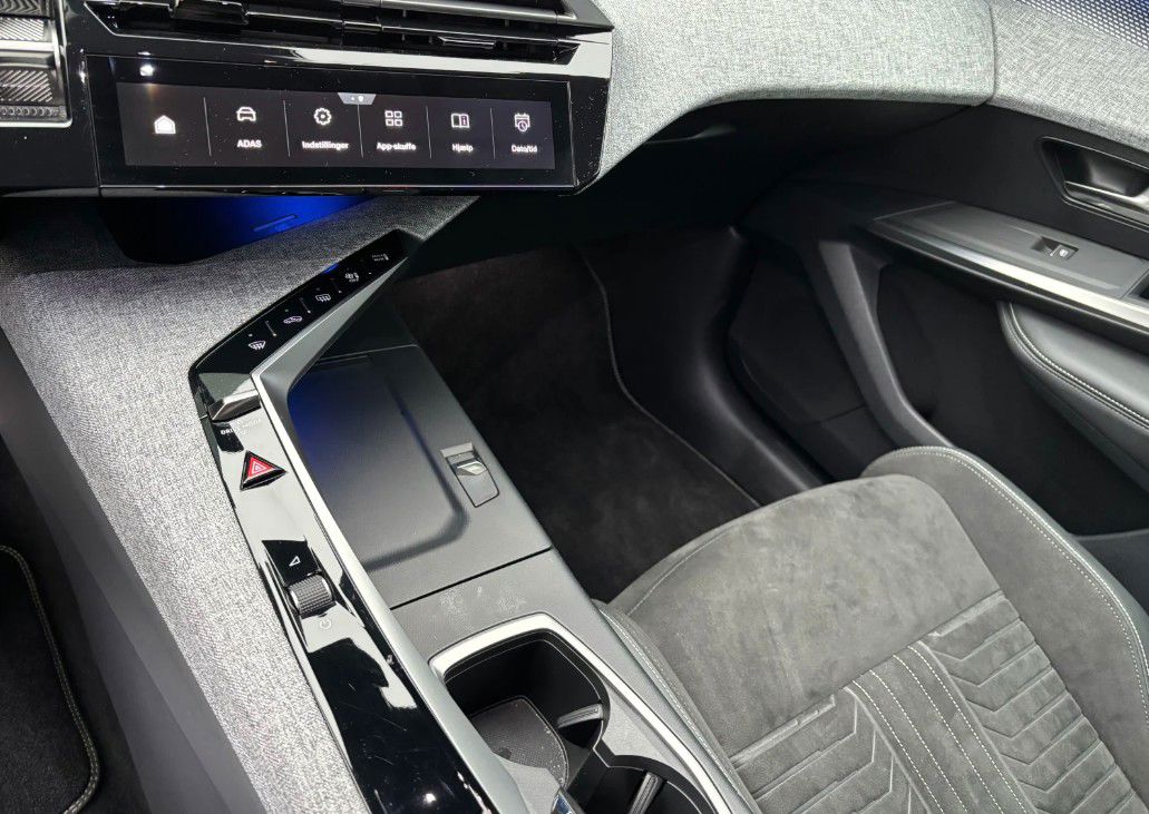 Billede af Peugeot e-3008 EL GT Pack 210HK 5d Aut.