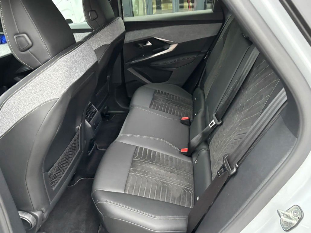 Billede af Peugeot e-3008 EL GT Pack 210HK 5d Aut.