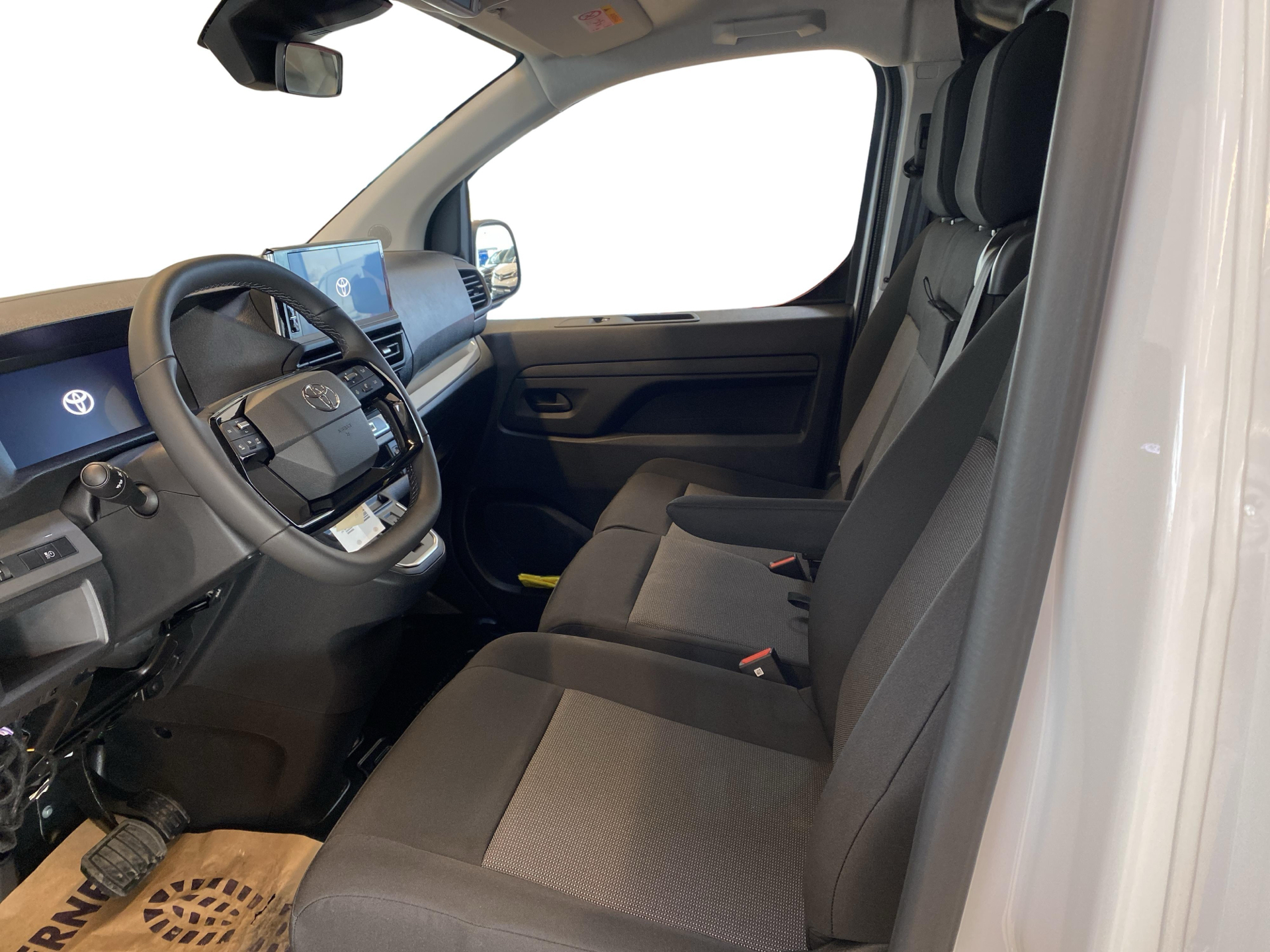 Billede af Toyota Proace Long 2,0 D Comfort Master m/Alm adskillelse - SmartCargo 144HK Van 8g Aut.