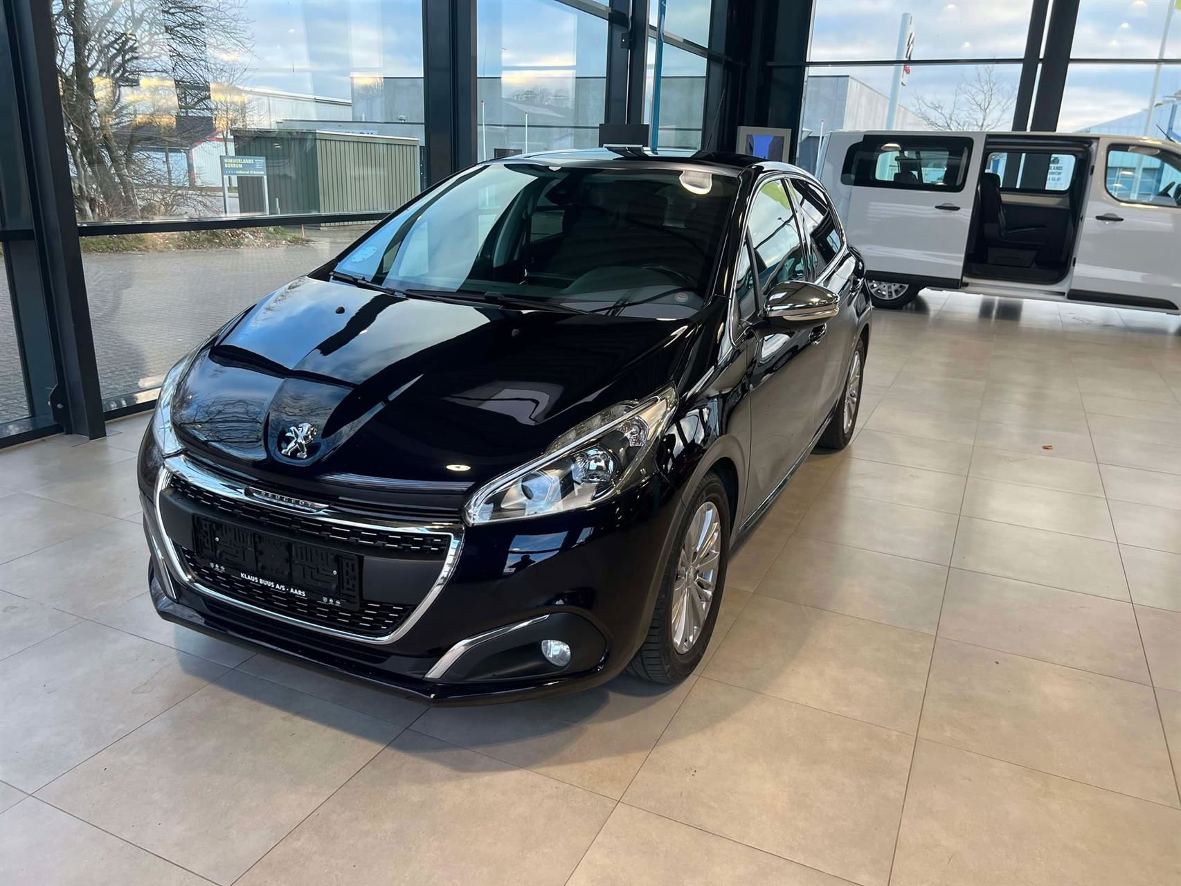 Billede af Peugeot 208 1,6 BlueHDi Allure Sky 100HK 5d