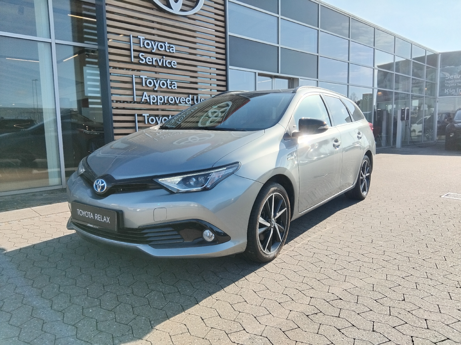 Billede af Toyota Auris Touring Sports 1,8 Hybrid Selected Bi-tone 136HK Stc Aut.