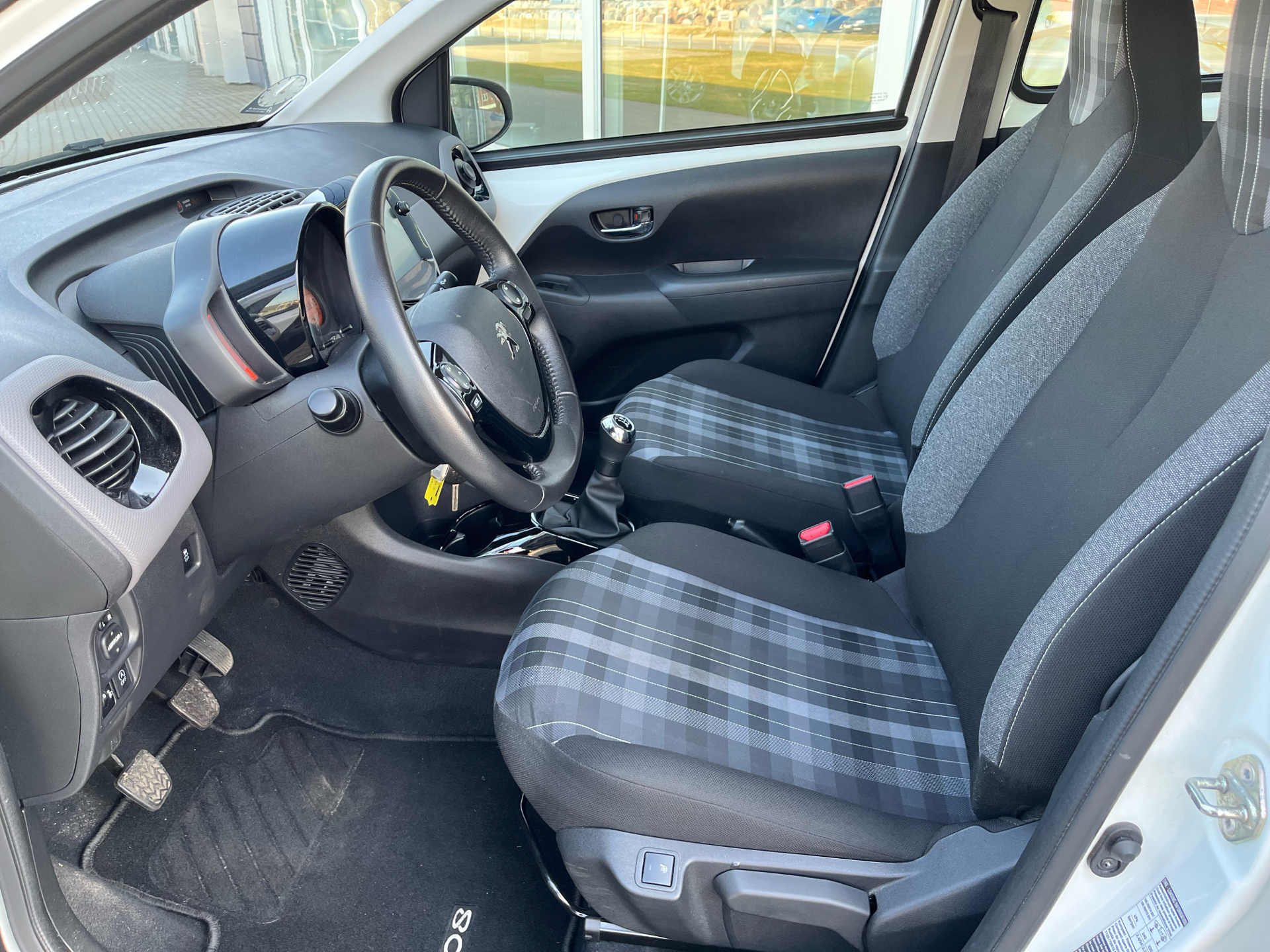 Billede af Peugeot 108 1,0 e-Vti Infinity 72HK 5d