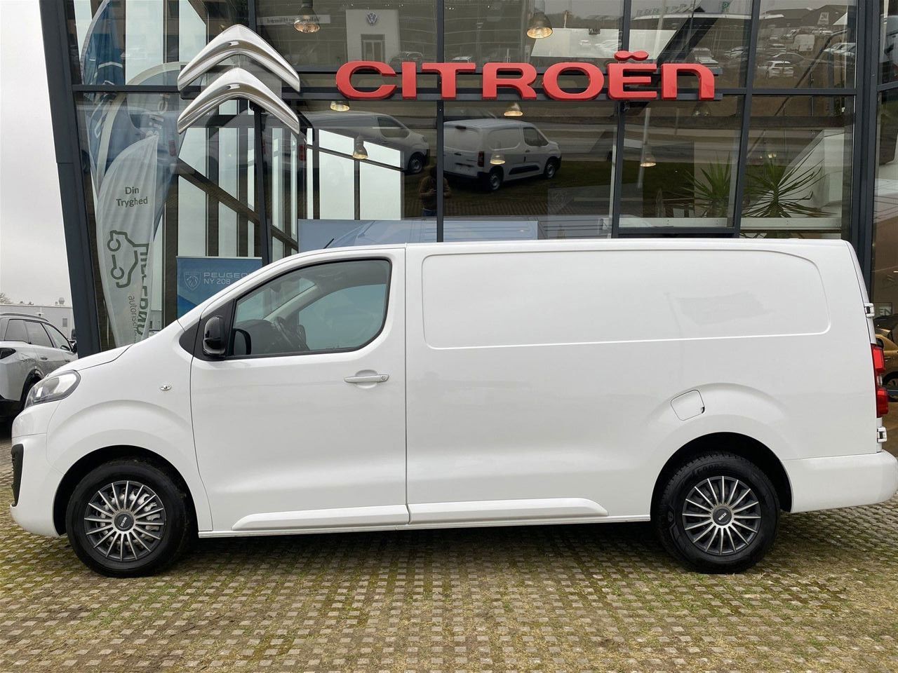 Billede af Citroën Jumpy L3 2,0 Blue HDi Masterline EAT8 180HK Van 8g Aut.