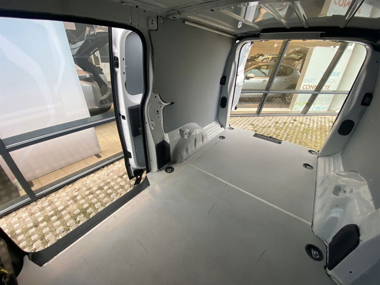 Billede af Citroën Jumpy L3 2,0 Blue HDi Masterline EAT8 180HK Van 8g Aut.