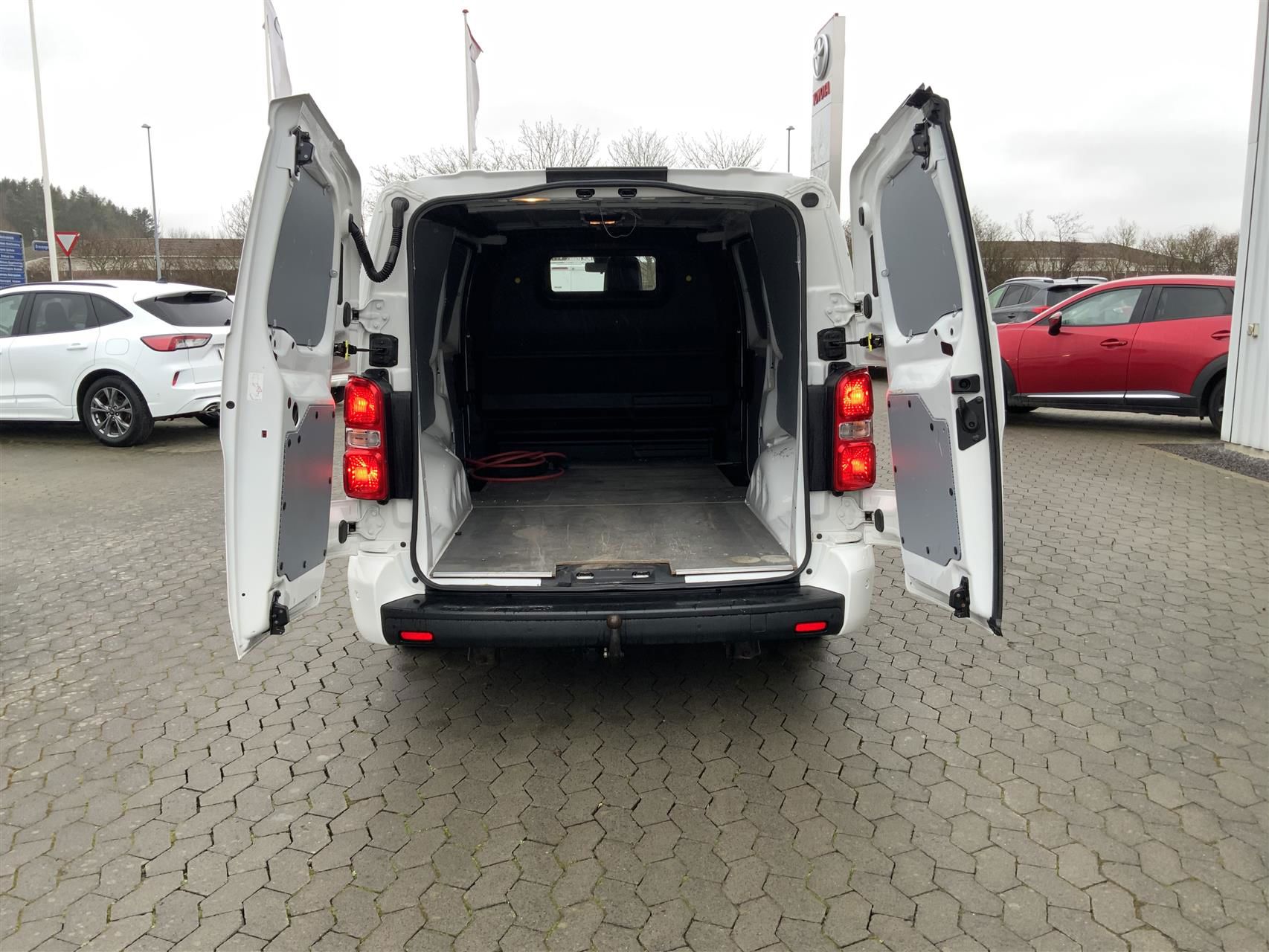 Billede af Toyota Proace Electric Long EL Comfort Masterpakke m/Dobbelt bagdør 136HK Van Aut.