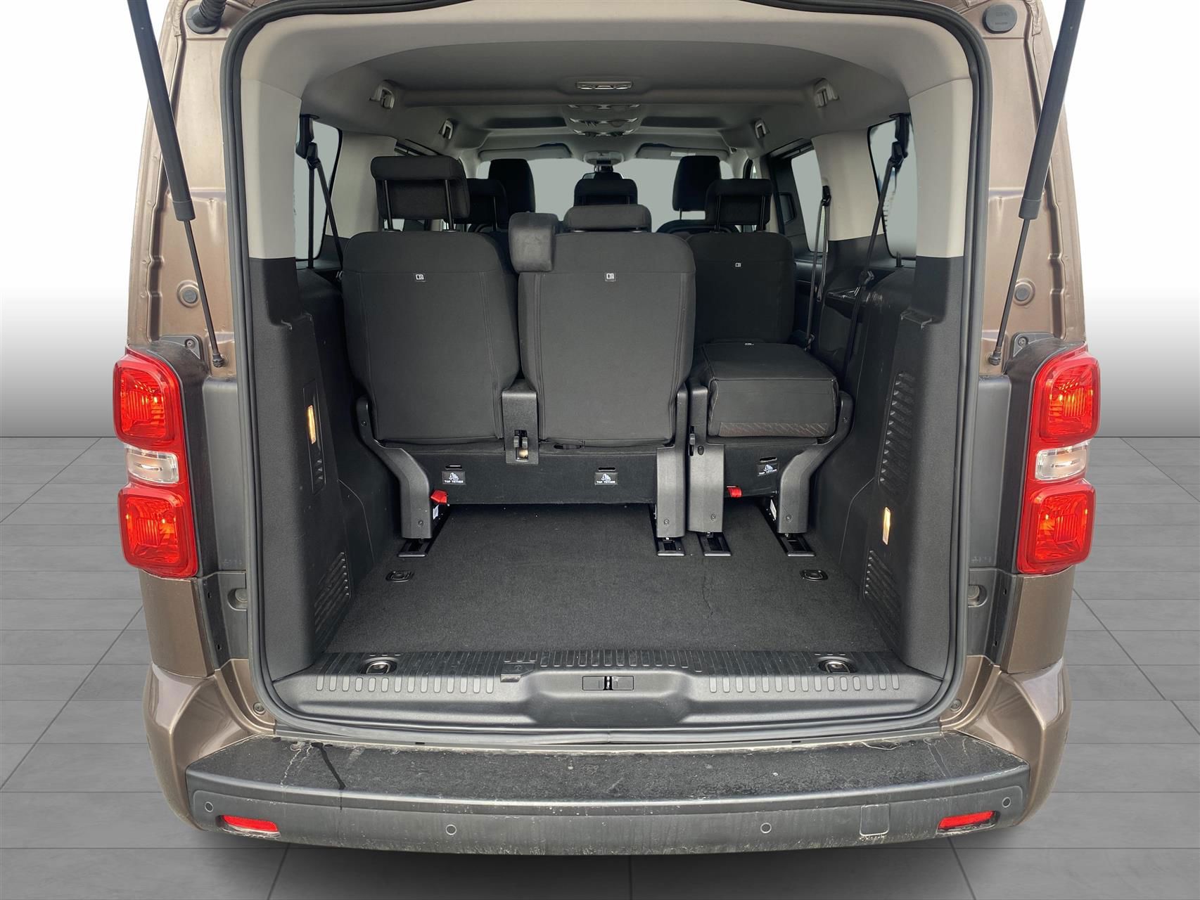 Billede af Toyota Proace Verso Long 2,0 D Family Skydedør, bagklap 177HK 8g Aut.