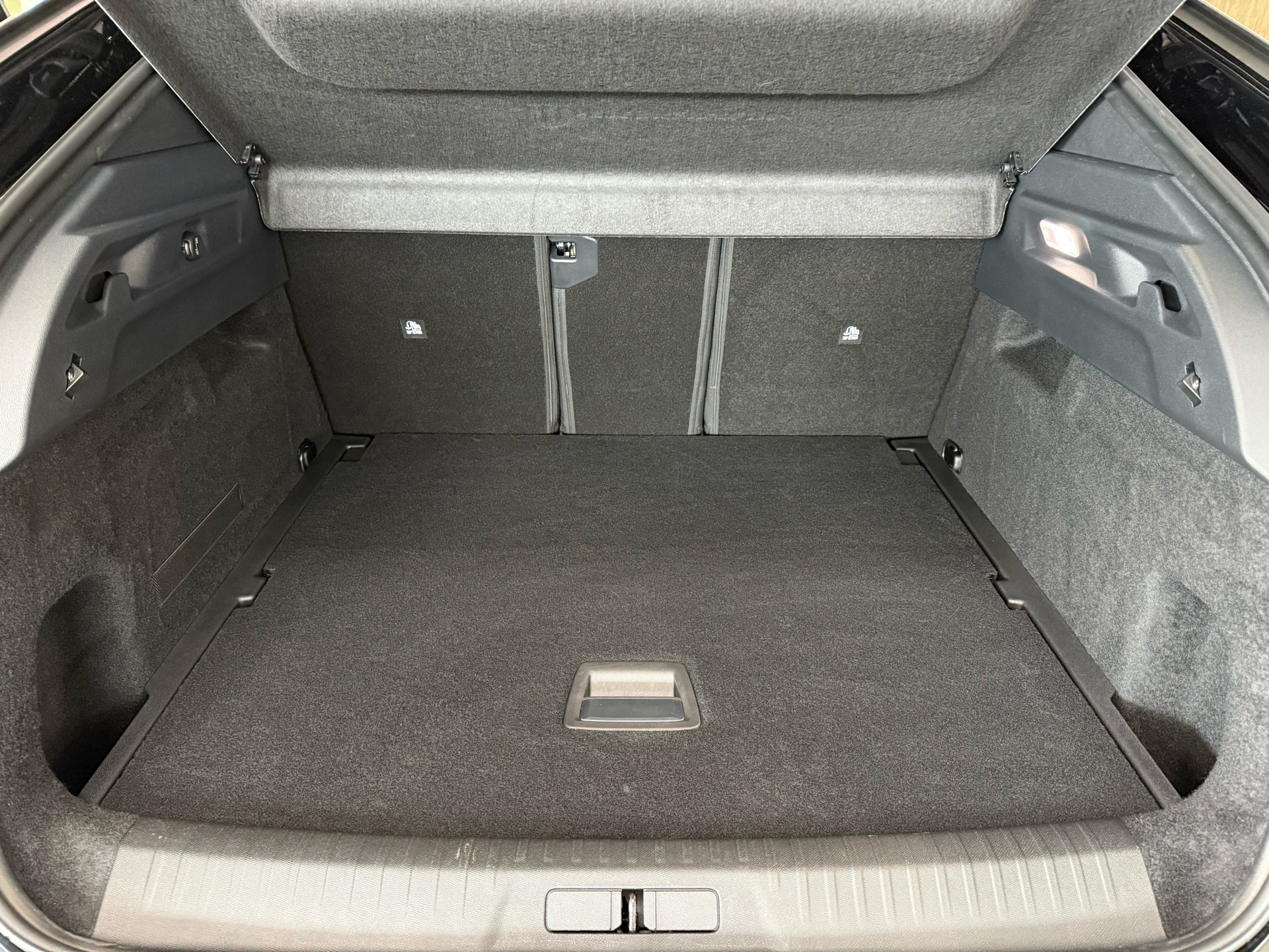 Billede af Peugeot e-3008 EL GT Pack 210HK 5d Aut.