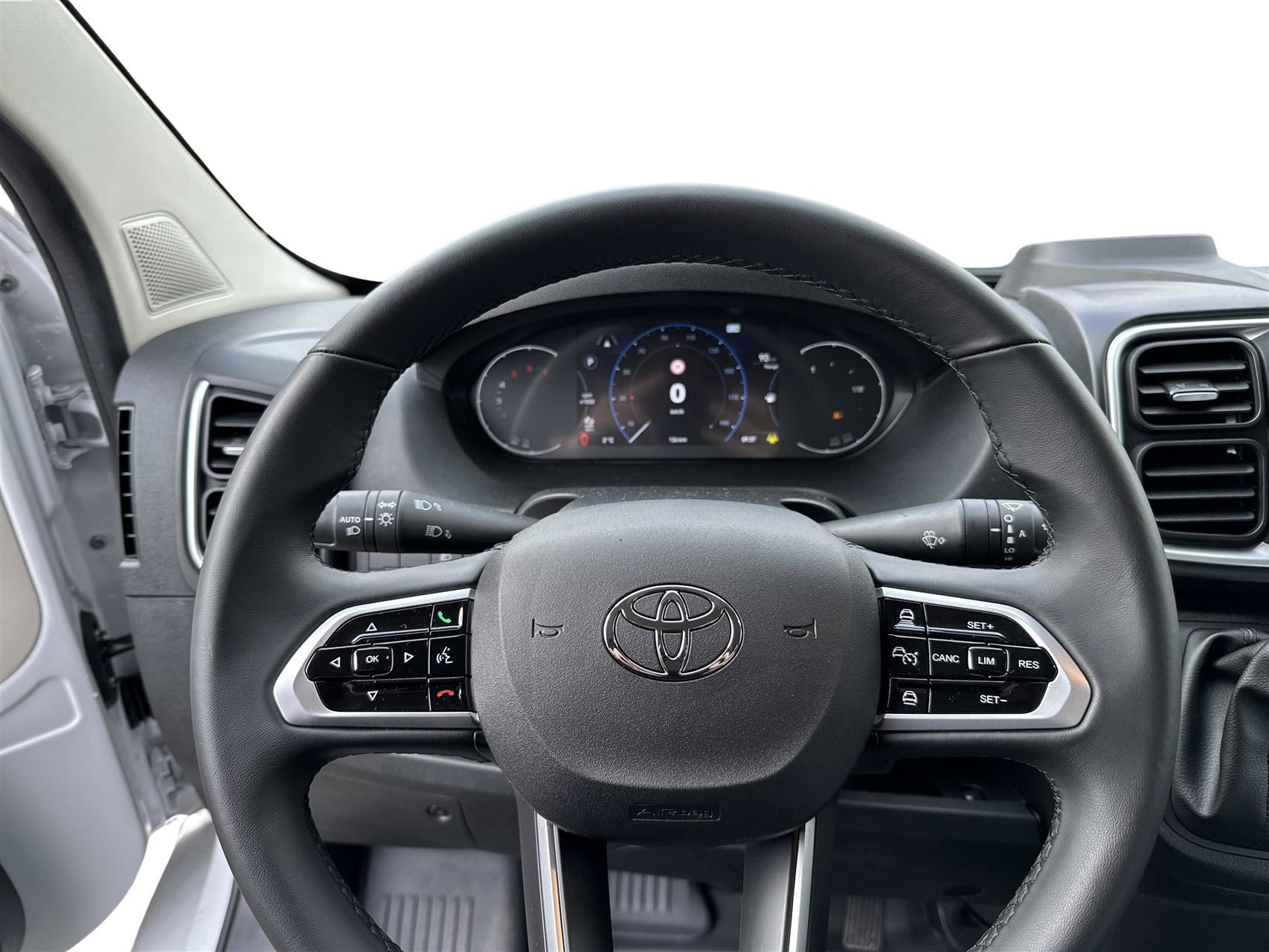 Billede af Toyota Proace Max Medium 2,2 D Comfort Master To skydedør m. højt tag 140HK Van 8g Aut.