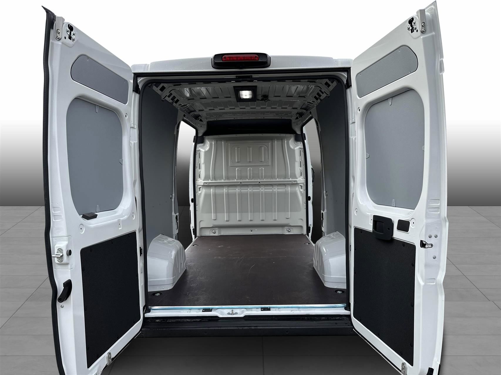 Billede af Toyota Proace Max Medium 2,2 D Comfort Master To skydedør m. højt tag 140HK Van 8g Aut.