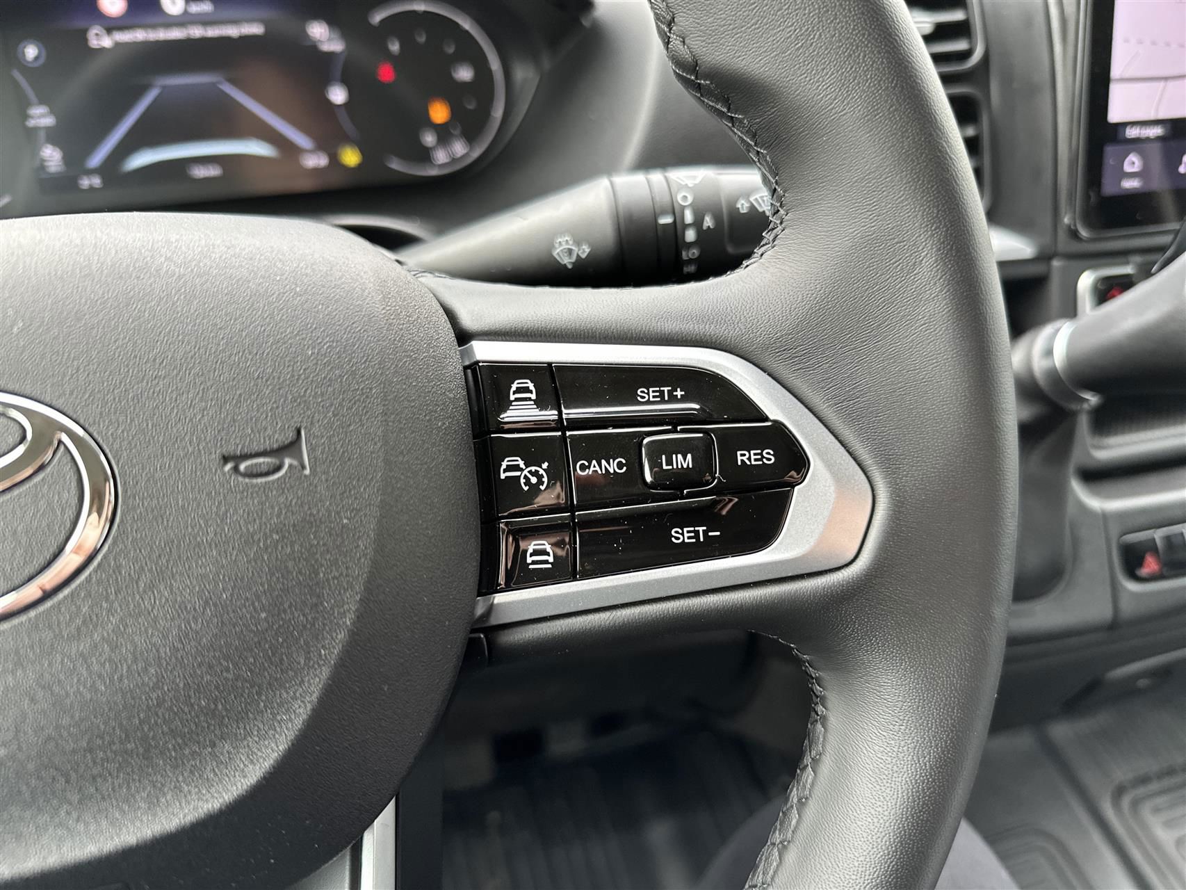 Billede af Toyota Proace Max Medium 2,2 D Comfort Master To skydedør m. højt tag 140HK Van 8g Aut.