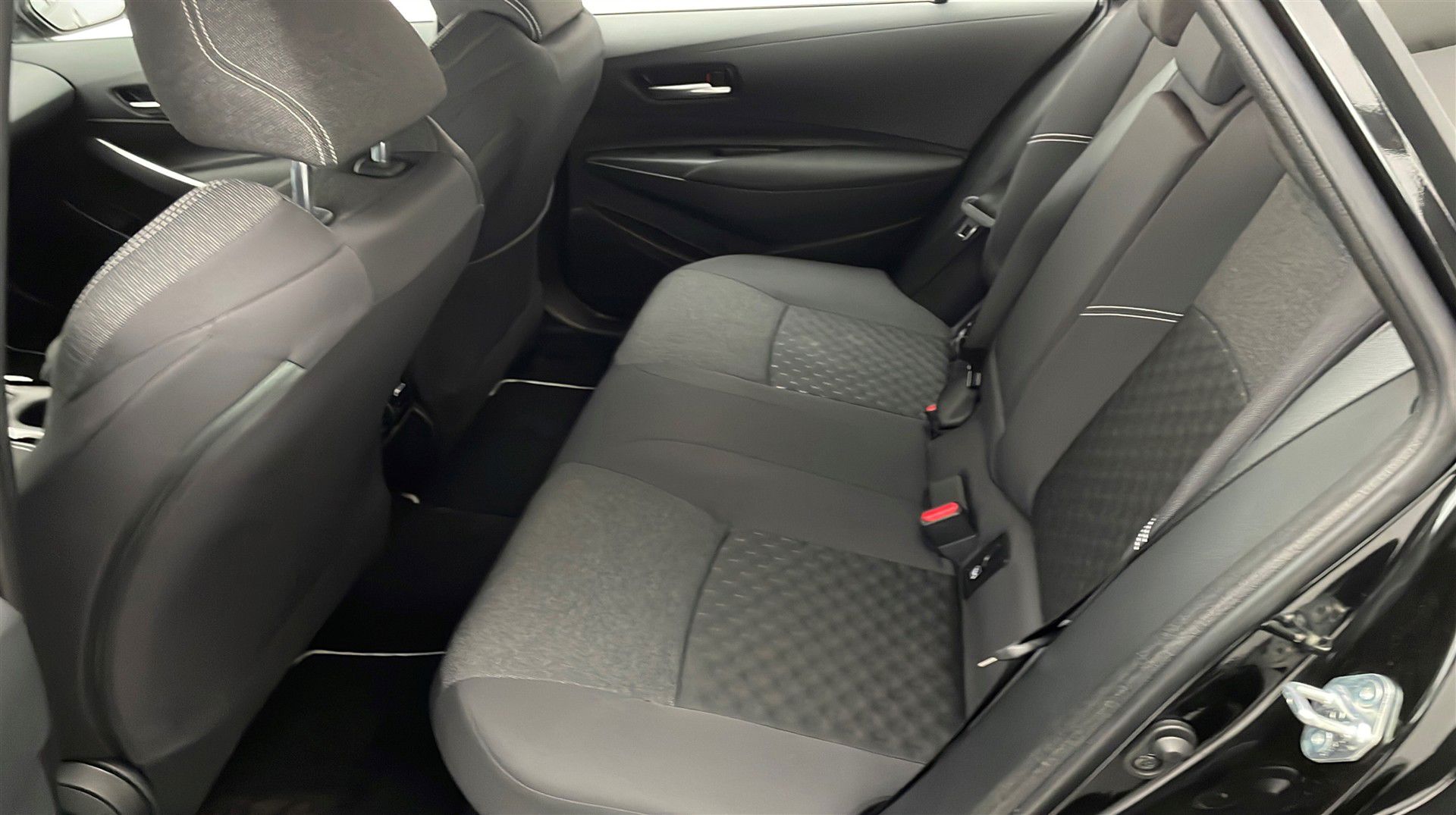 Billede af Toyota Corolla Touring Sports 1,8 Hybrid Active Safety Pack E-CVT 140HK Stc Trinl. Gear