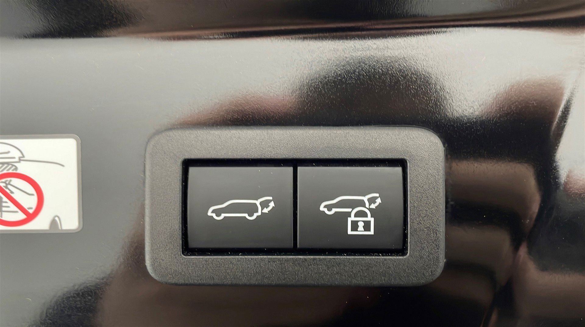 Billede af Toyota Prius Plug-in 2,0 Plugin-hybrid Elegant Panorama 223HK 5d Aut.