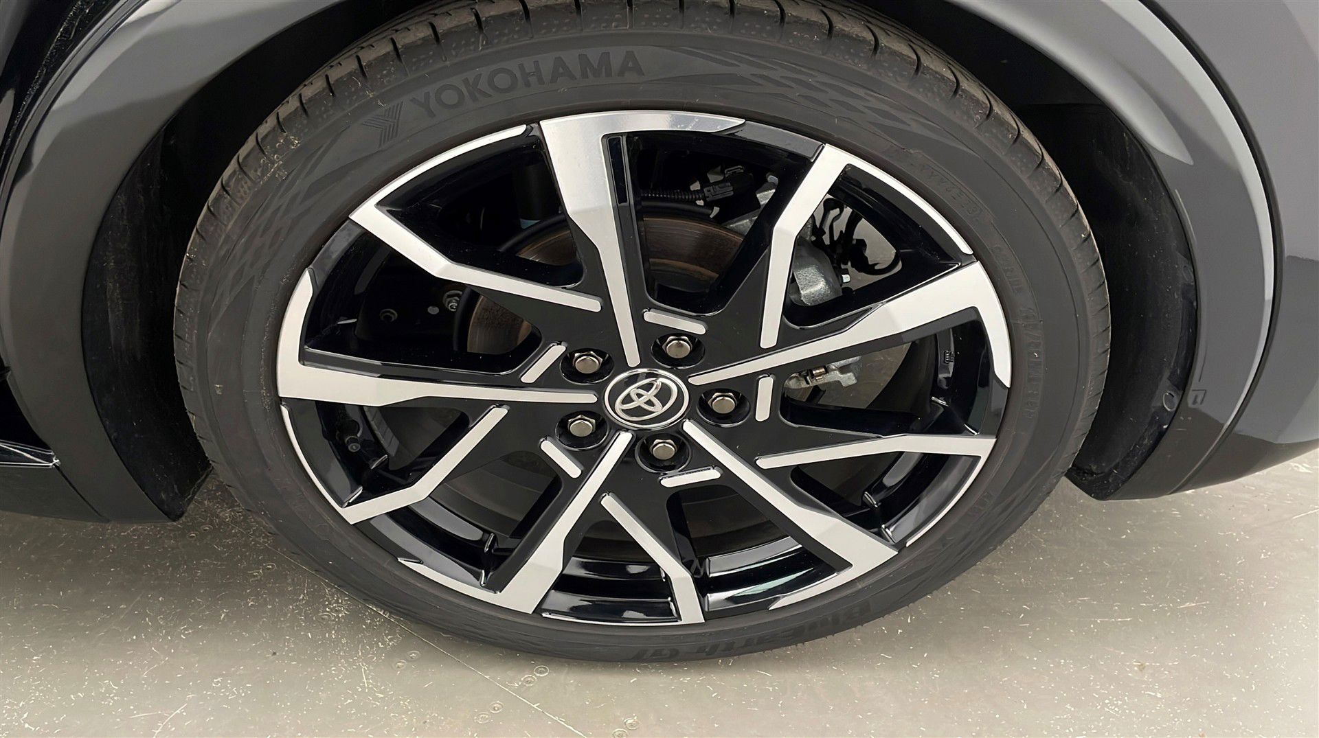 Billede af Toyota Prius Plug-in 2,0 Plugin-hybrid Elegant Panorama 223HK 5d Aut.