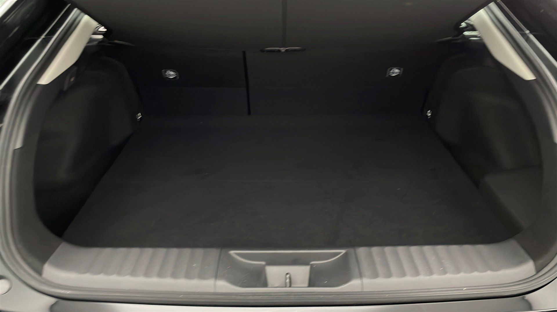 Billede af Toyota Prius Plug-in 2,0 Plugin-hybrid Elegant Panorama 223HK 5d Aut.