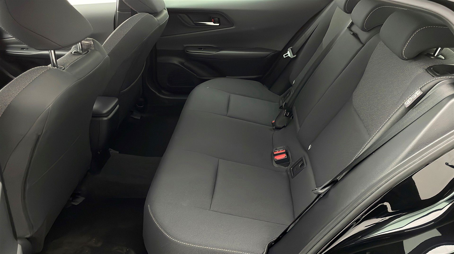 Billede af Toyota Prius Plug-in 2,0 Plugin-hybrid Elegant Panorama 223HK 5d Aut.