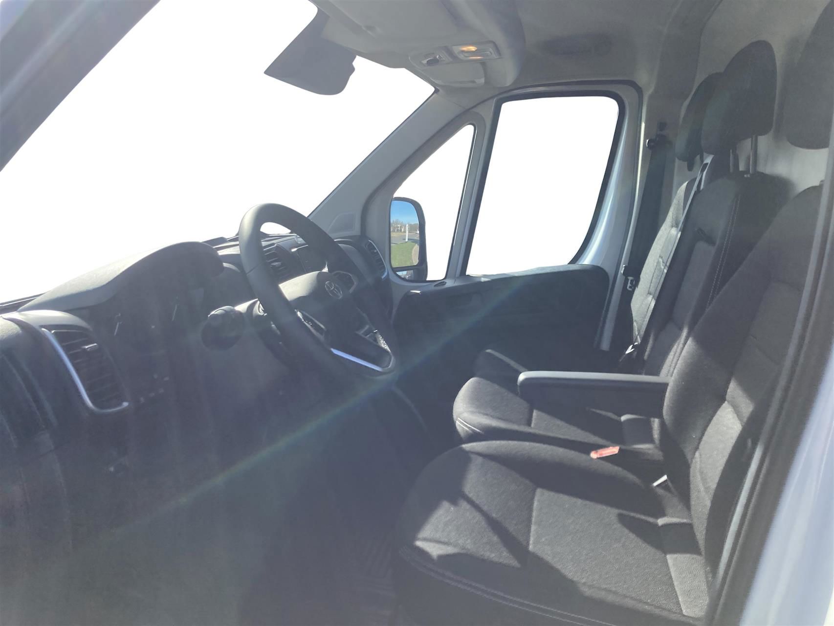 Billede af Toyota Proace Max Medium 2,2 D Comfort To skydedør m. højt tag 140HK Van 6g
