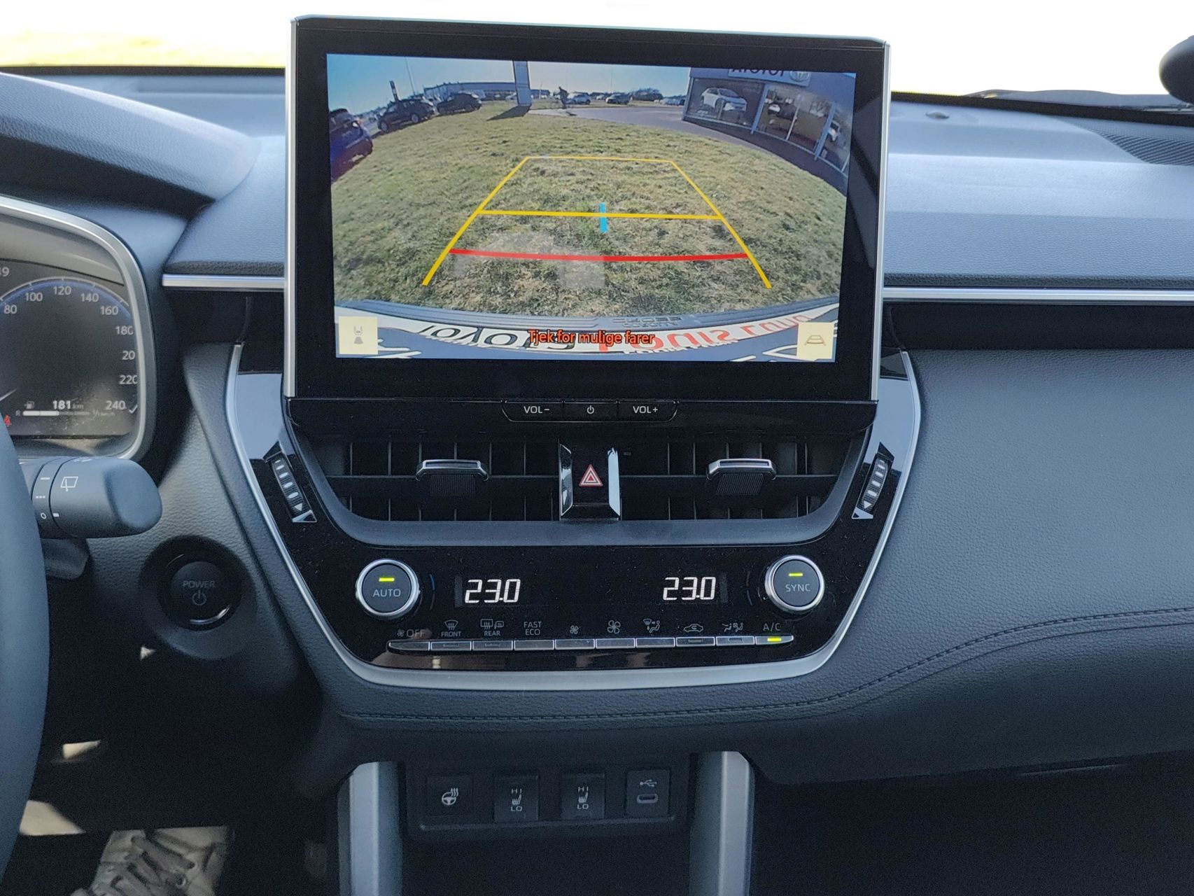 Billede af Toyota Corolla Cross 1,8 Hybrid Style Comfort 140HK 5d Aut.