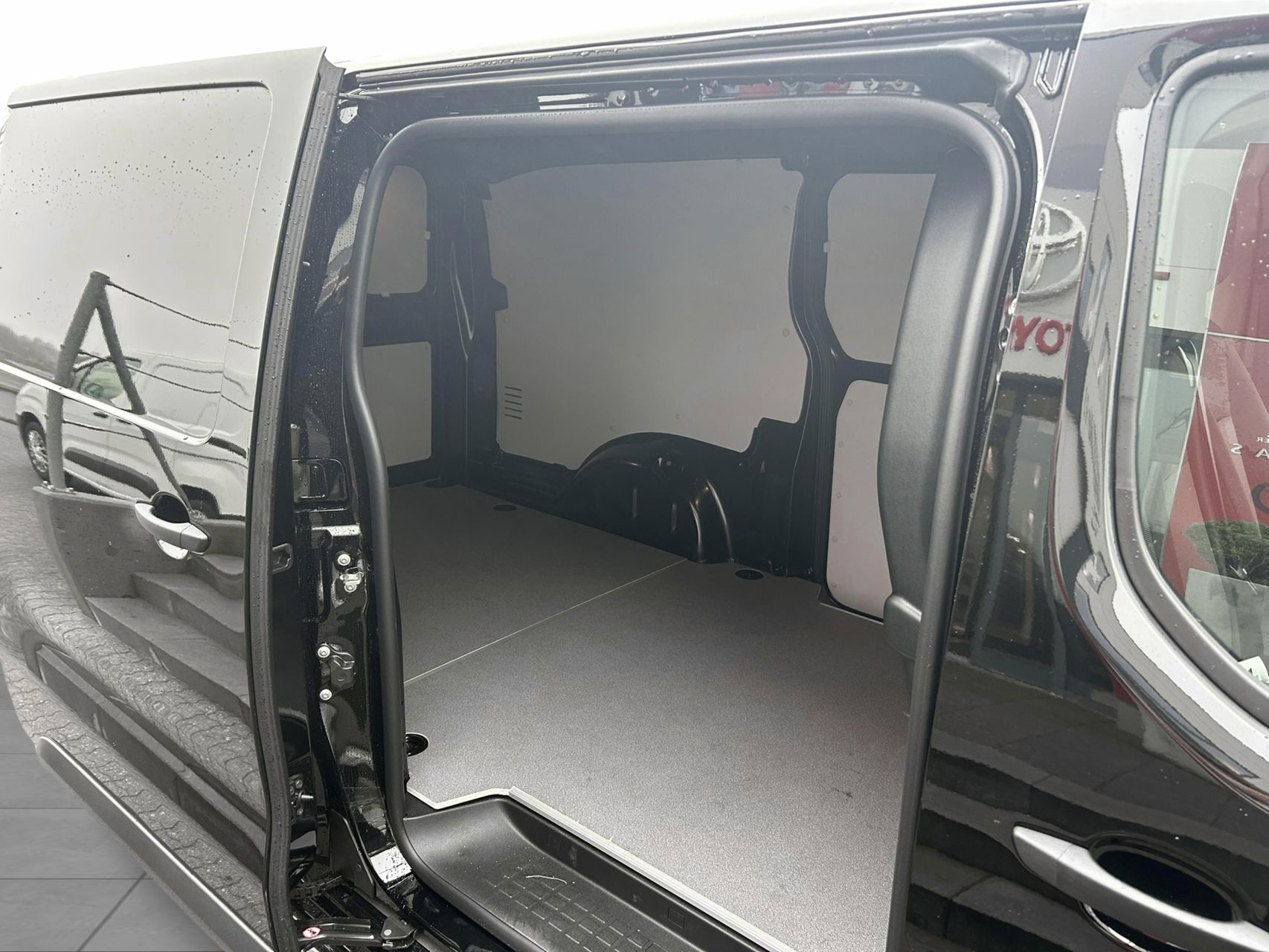 Billede af Toyota Proace Long 2,0 D Comfort Master To skydedør 144HK Van 8g Aut.