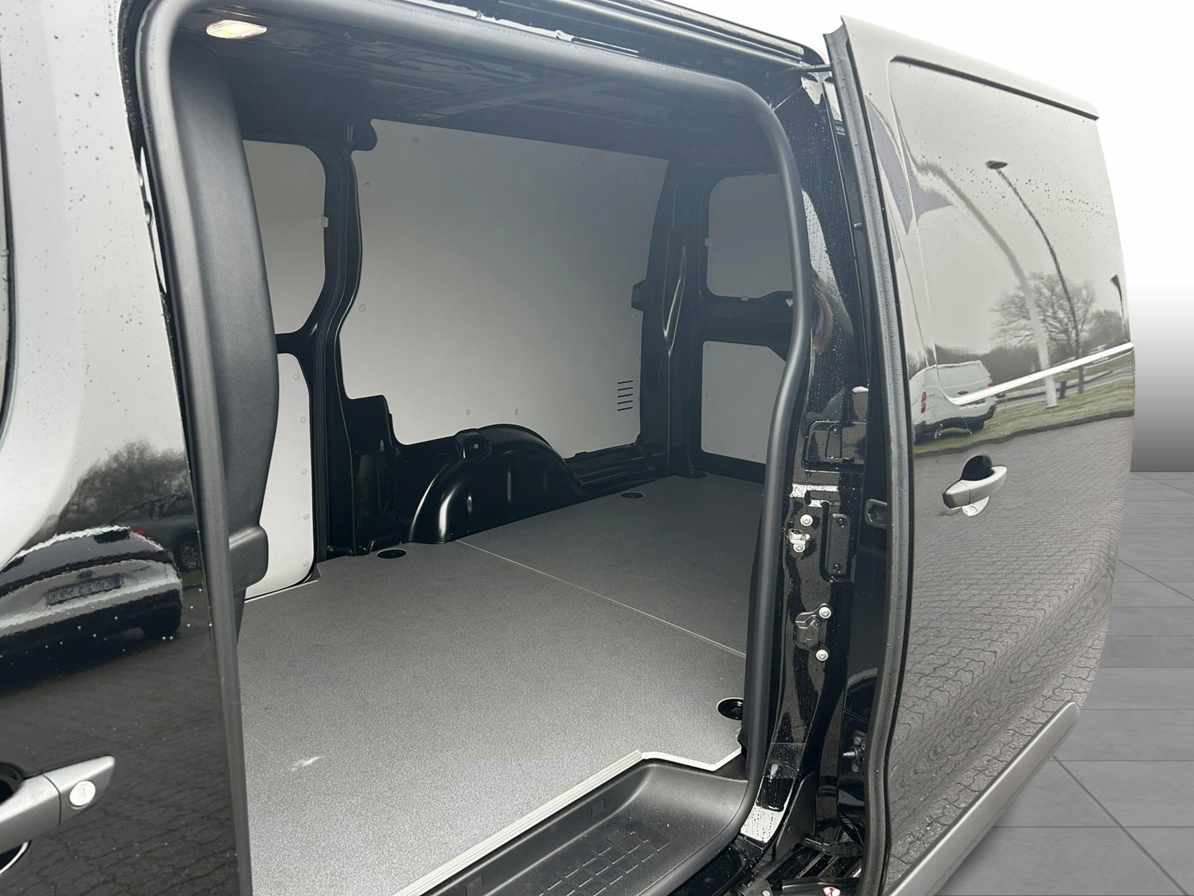 Billede af Toyota Proace Long 2,0 D Comfort Master To skydedør 144HK Van 8g Aut.