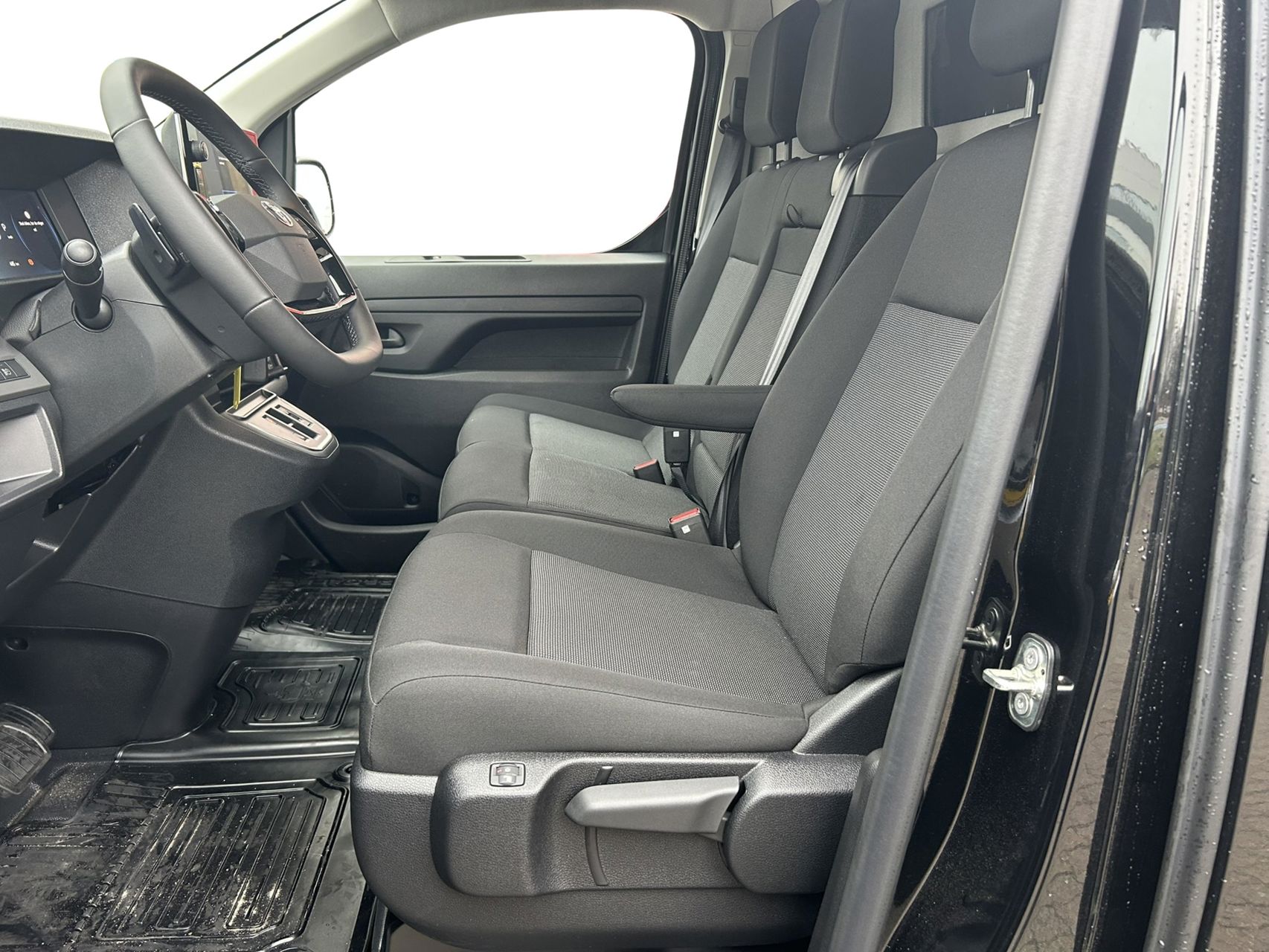 Billede af Toyota Proace Long 2,0 D Comfort Master To skydedør 144HK Van 8g Aut.