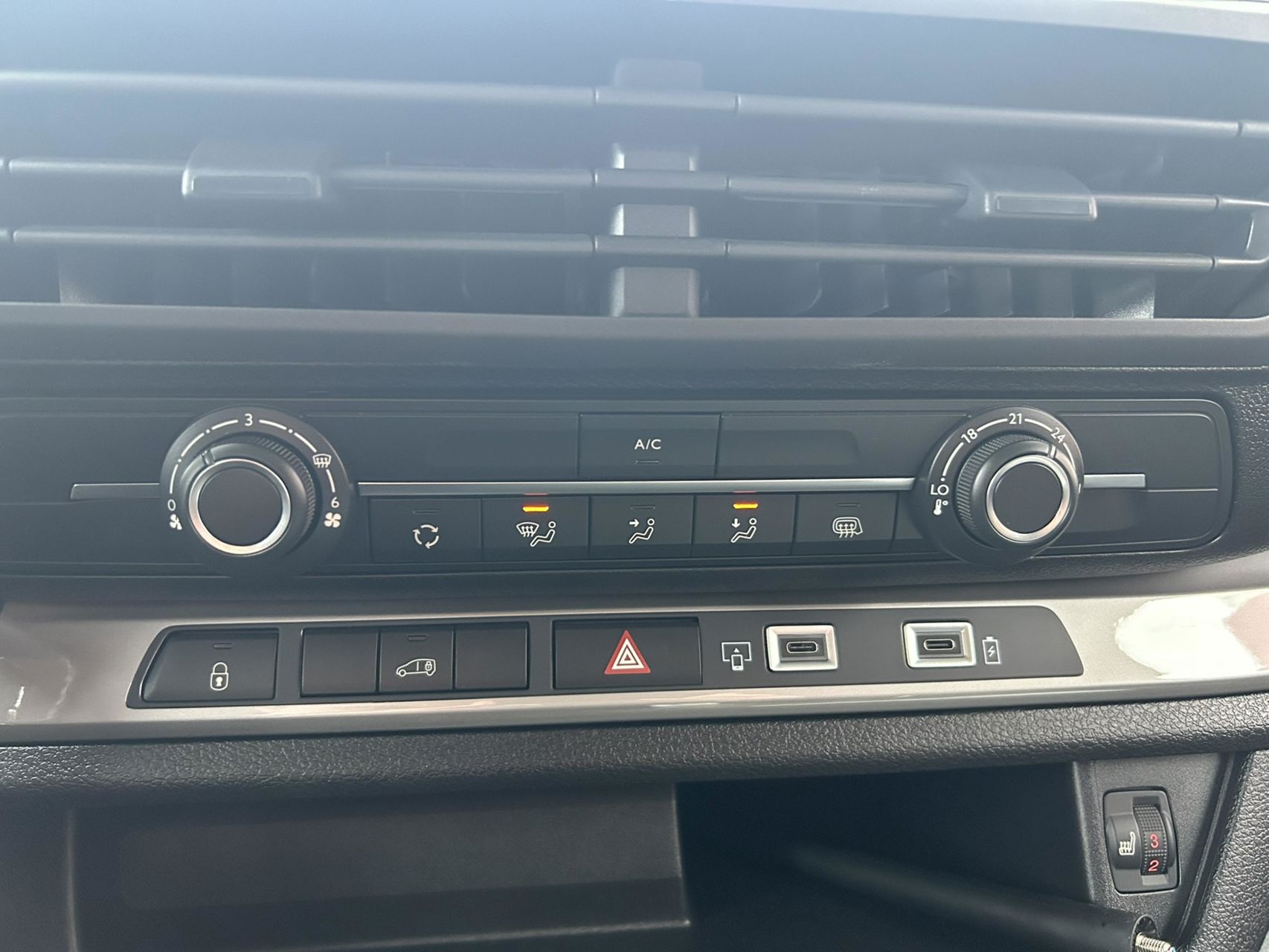 Billede af Toyota Proace Long 2,0 D Comfort Master To skydedør 144HK Van 8g Aut.