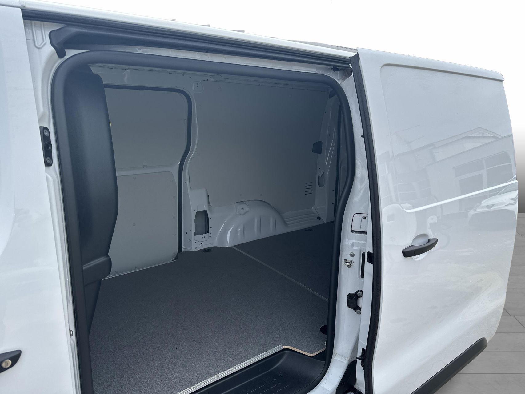 Billede af Toyota Proace Long 2,0 D Comfort Master To skydedør 144HK Van 8g Aut.
