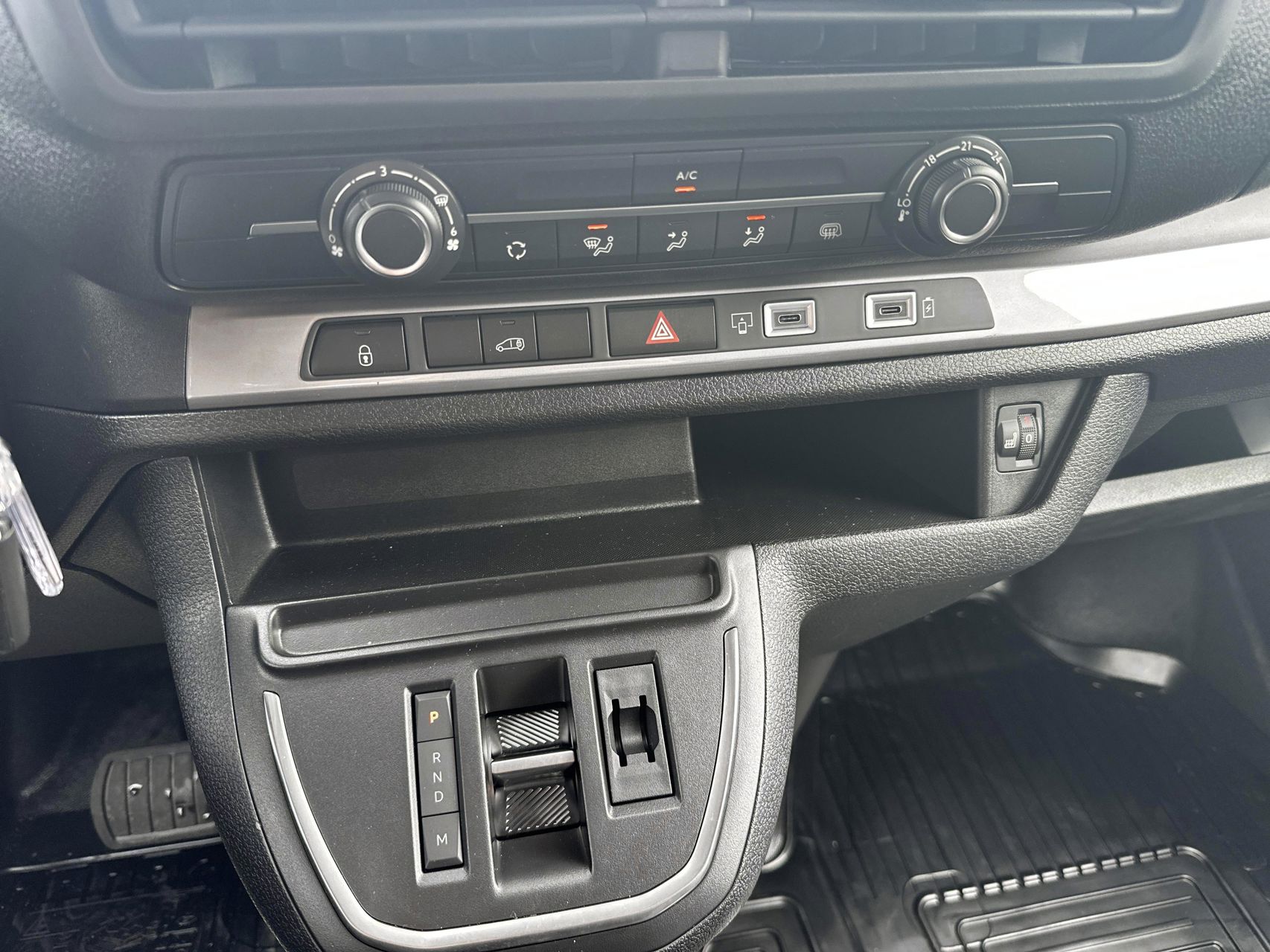 Billede af Toyota Proace Long 2,0 D Comfort Master To skydedør 144HK Van 8g Aut.