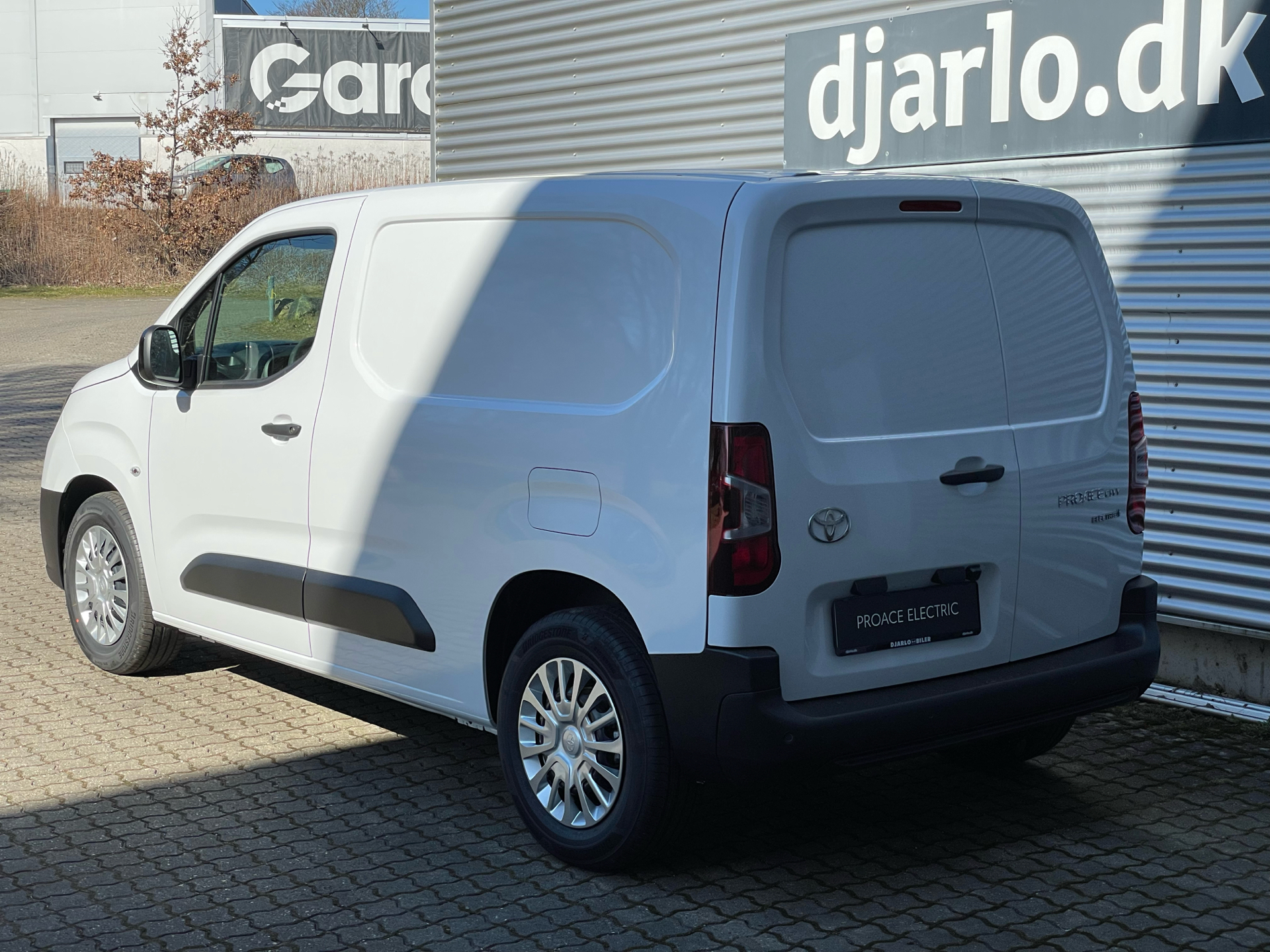 Billede af Toyota Proace City 50 kWh (136hk) Medium/En skydør aut. gear Comfort Master