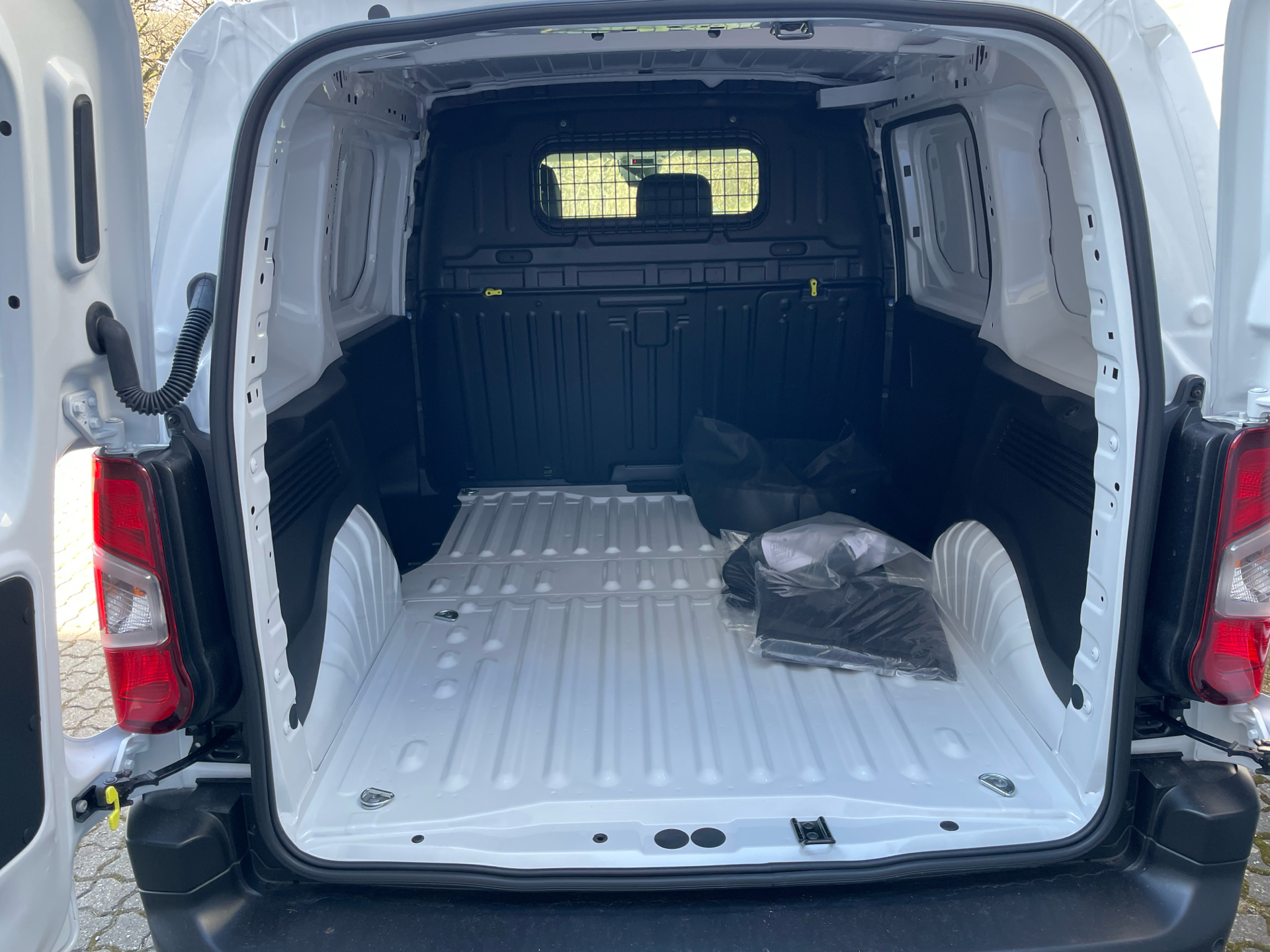 Billede af Toyota Proace City 50 kWh (136hk) Medium/En skydør aut. gear Comfort Master