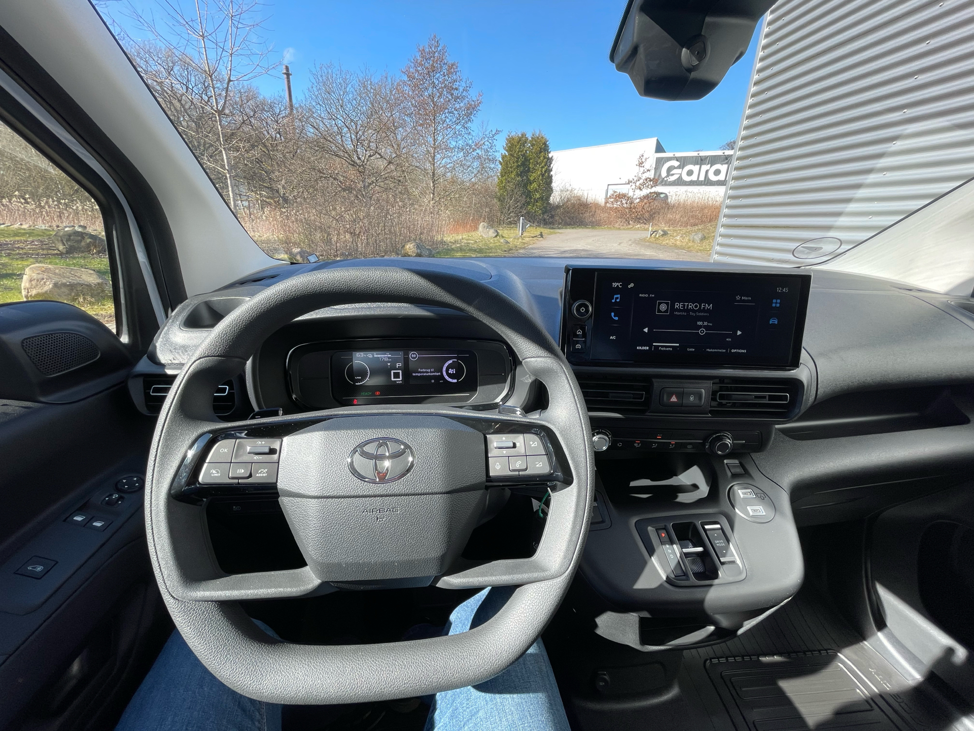 Billede af Toyota Proace City 50 kWh (136hk) Medium/En skydør aut. gear Comfort Master