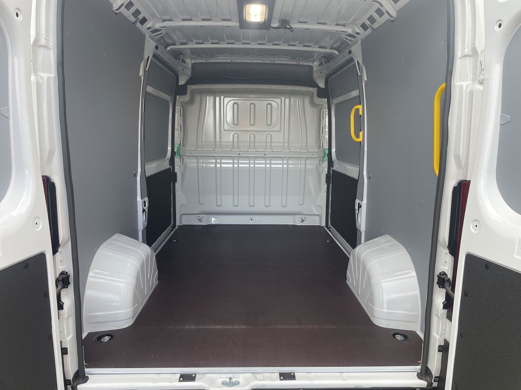 Billede af Toyota Proace Max Medium 2,2 D Comfort Master To skydedør m. højt tag 140HK Van 8g Aut.