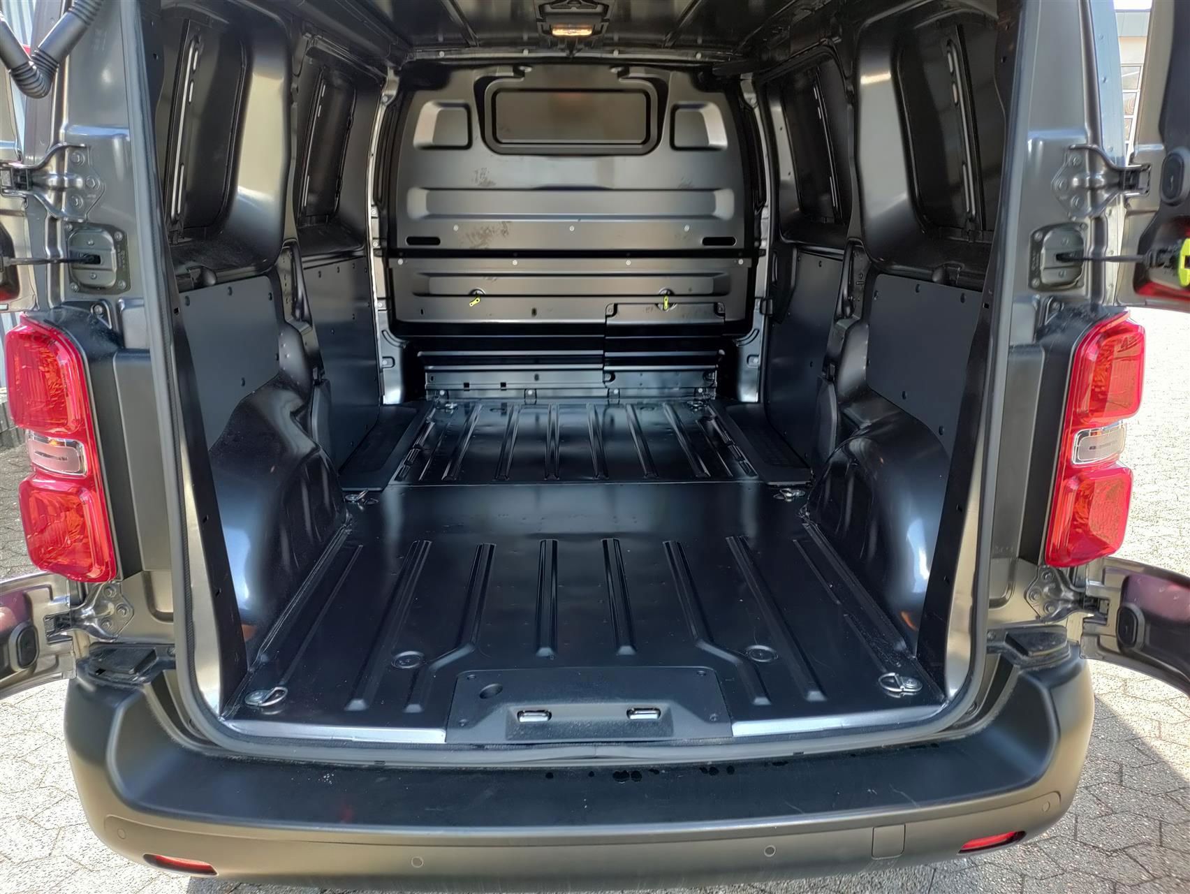 Billede af Peugeot Expert L2 2,0 BlueHDi Premium 144HK Van 6g