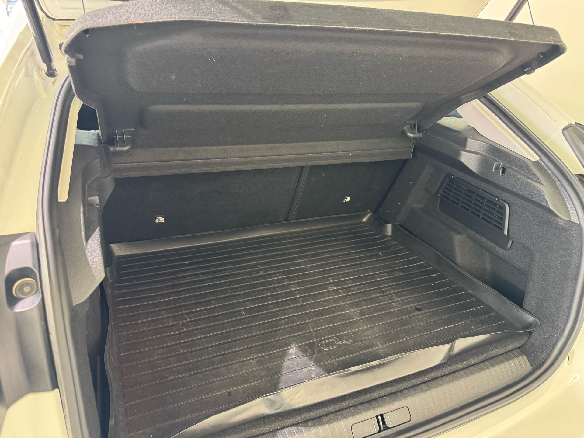 Billede af Citroën C4 1,5 Blue HDi Feel EAT8 130HK 5d 8g Aut.