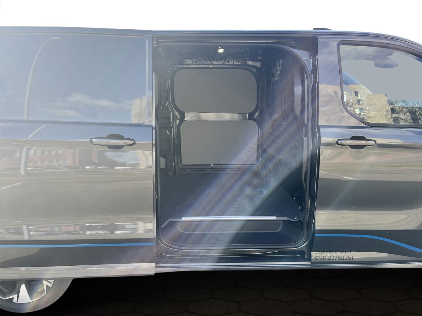 Billede af Ford Transit Custom 320 L2H1 2,5 Plugin-hybrid Sport CVT 233HK Van Trinl. Gear