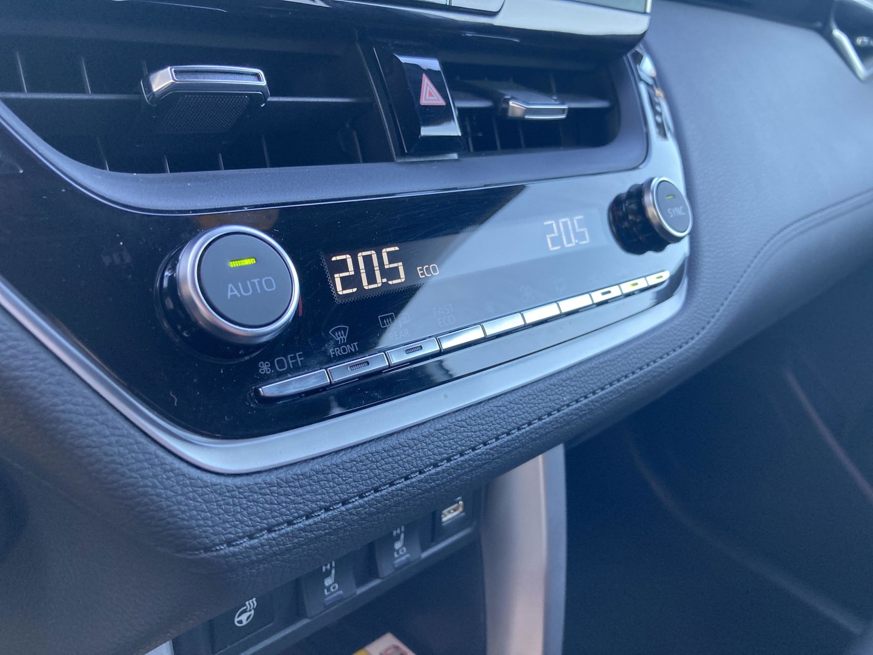 Billede af Toyota Corolla Cross 1,8 Hybrid Style Comfort 140HK 5d Aut.