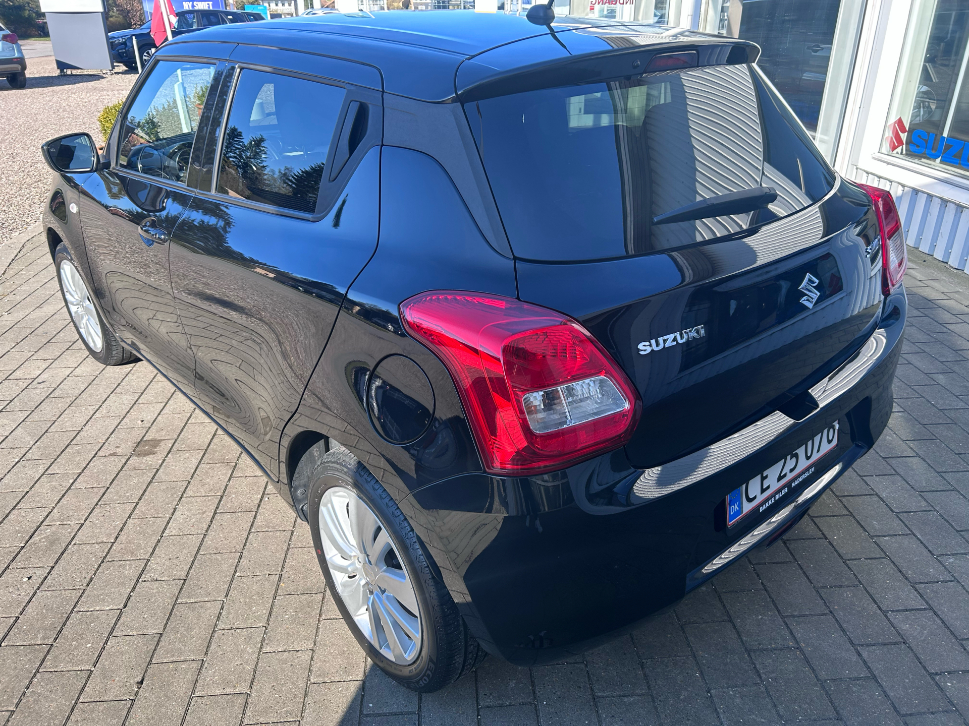 Billede af Suzuki Swift 1,2 Dualjet Action AEB 90HK 5d