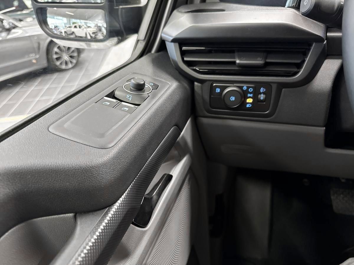 Billede af Ford Transit Custom 320 L2H1 2,5 Plugin-hybrid Sport CVT 233HK Van Trinl. Gear