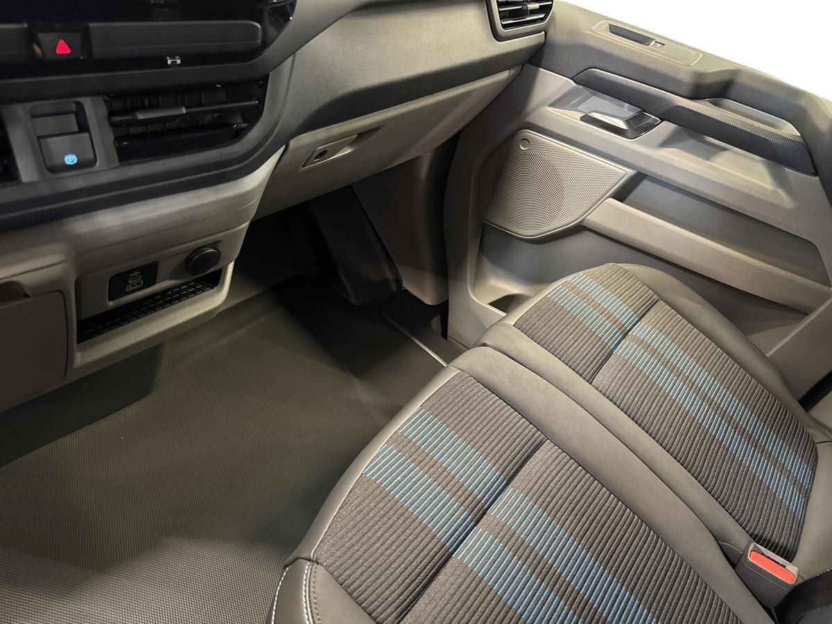 Billede af Ford Transit Custom 320 L2H1 2,5 Plugin-hybrid Sport CVT 233HK Van Trinl. Gear