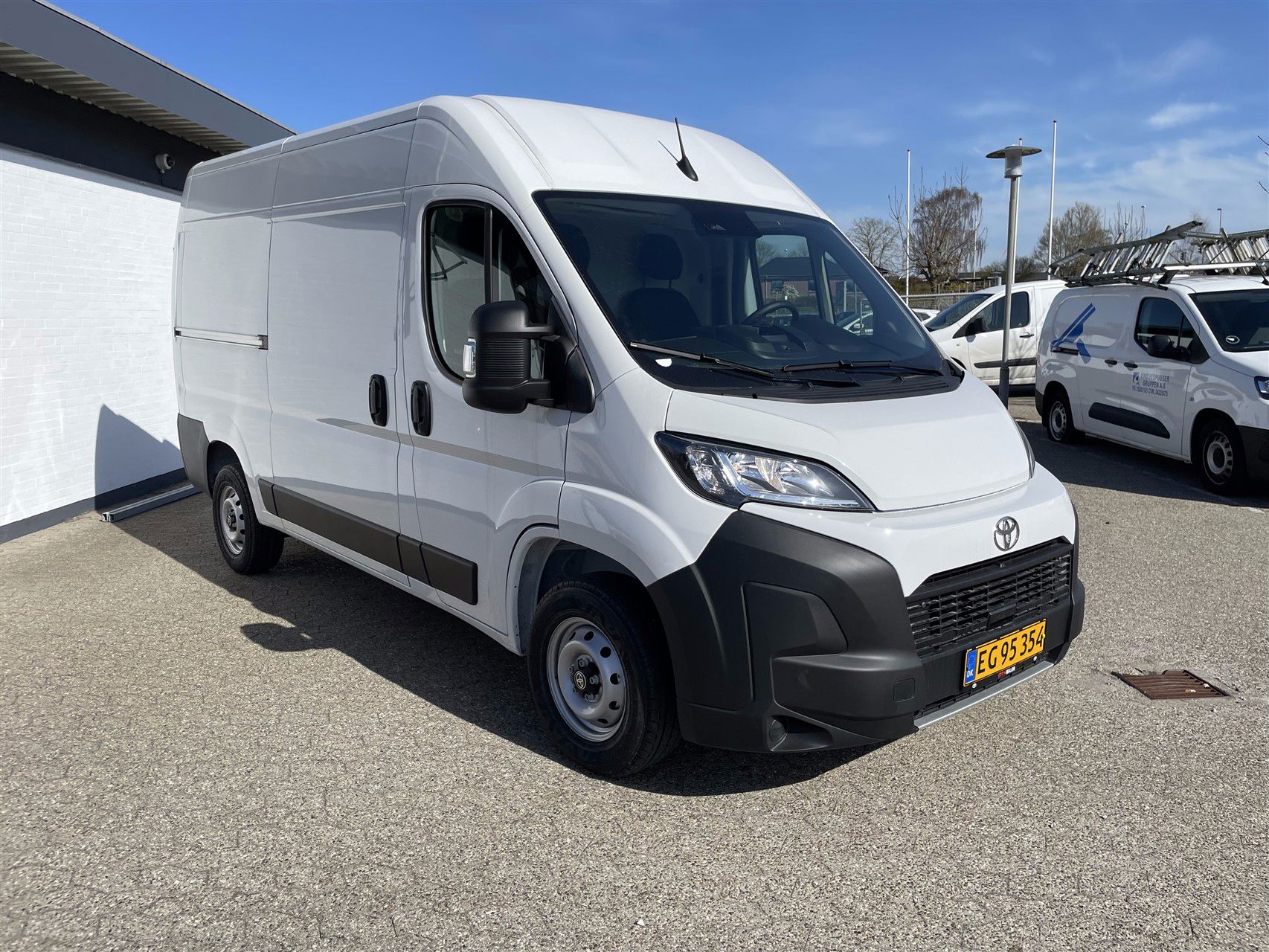 Billede af Toyota Proace Max Medium 2,2 D Comfort To skydedør m. højt tag 140HK Van 6g