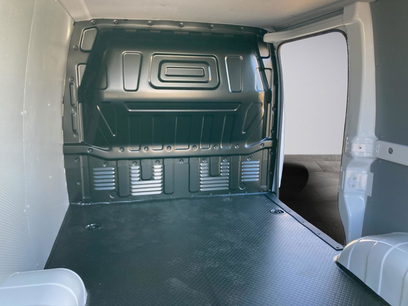 Billede af Maxus e-Deliver 3 SWB 50,2 kWh EL 122HK Van Aut.