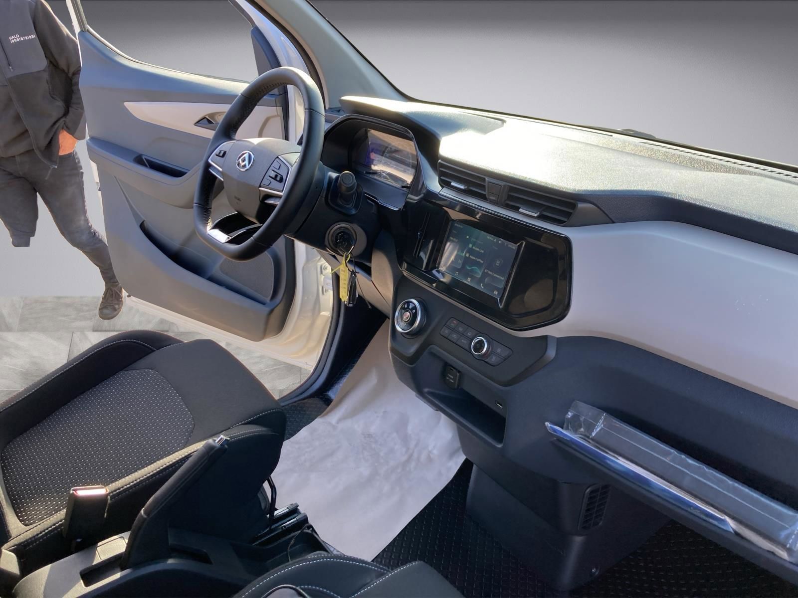 Billede af Maxus e-Deliver 3 LWB 50,2 kWh EL 122HK Van Aut.