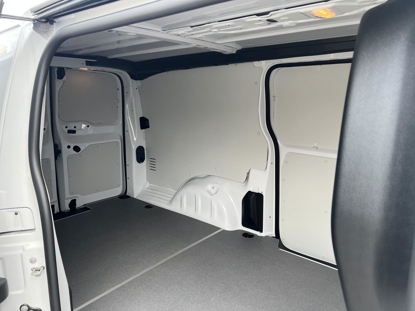 Billede af Toyota Proace Electric Long EL Comfort Master m/ 2 Skydedøre 136HK Van Aut.