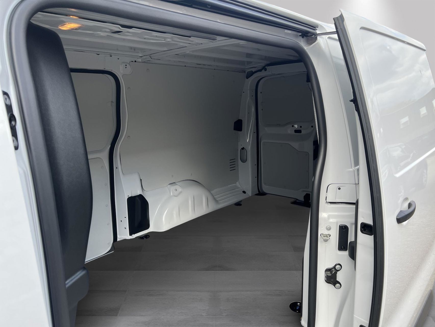 Billede af Toyota Proace Electric Long EL Comfort Master m/ 2 Skydedøre 136HK Van Aut.
