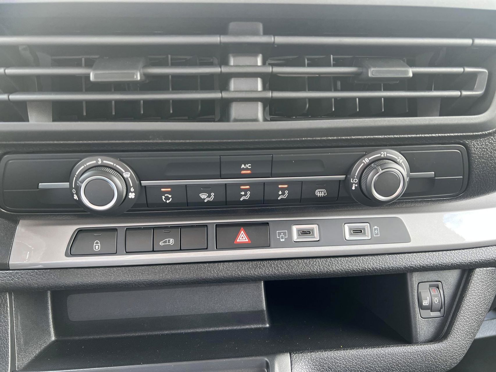 Billede af Toyota Proace Electric Long EL Comfort Master m/ 2 Skydedøre 136HK Van Aut.