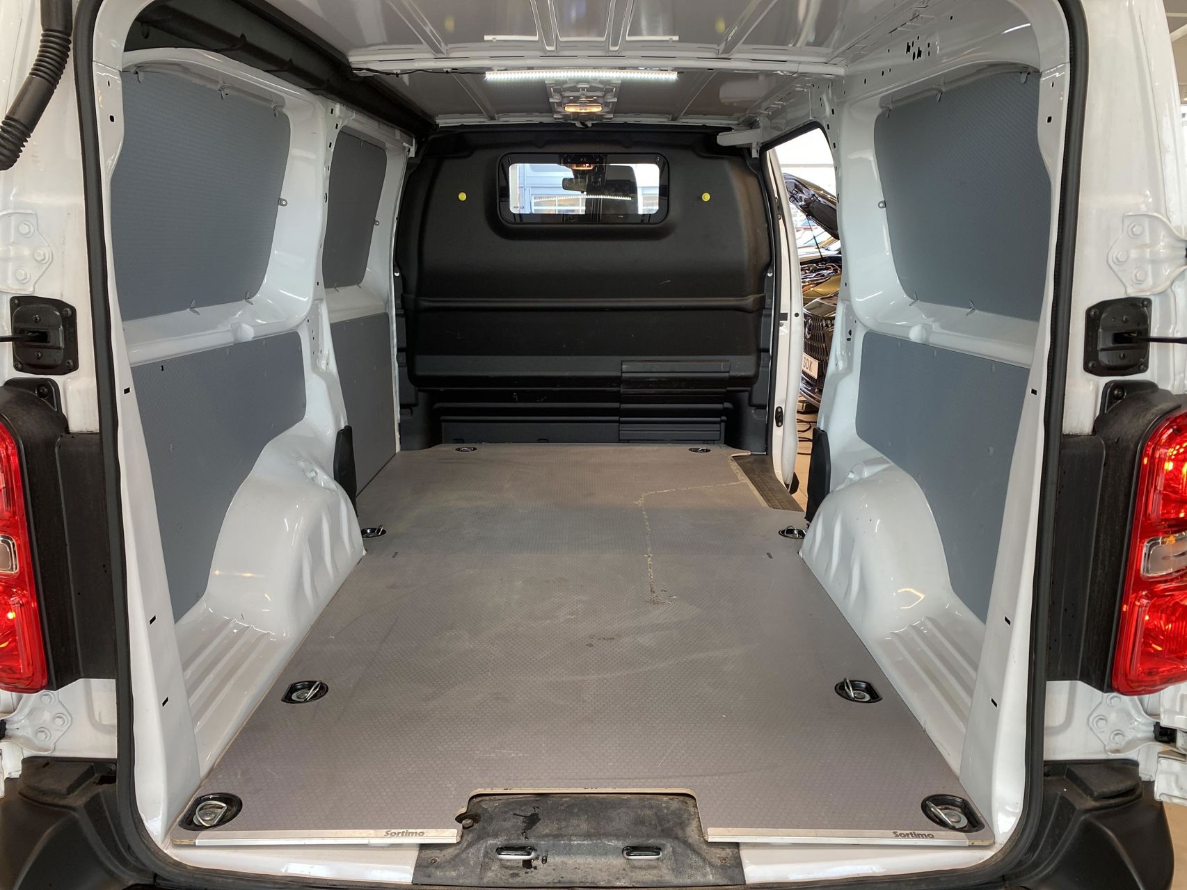 Billede af Toyota Proace Long 2,0 D Comfort Master 144HK Van 8g Aut.