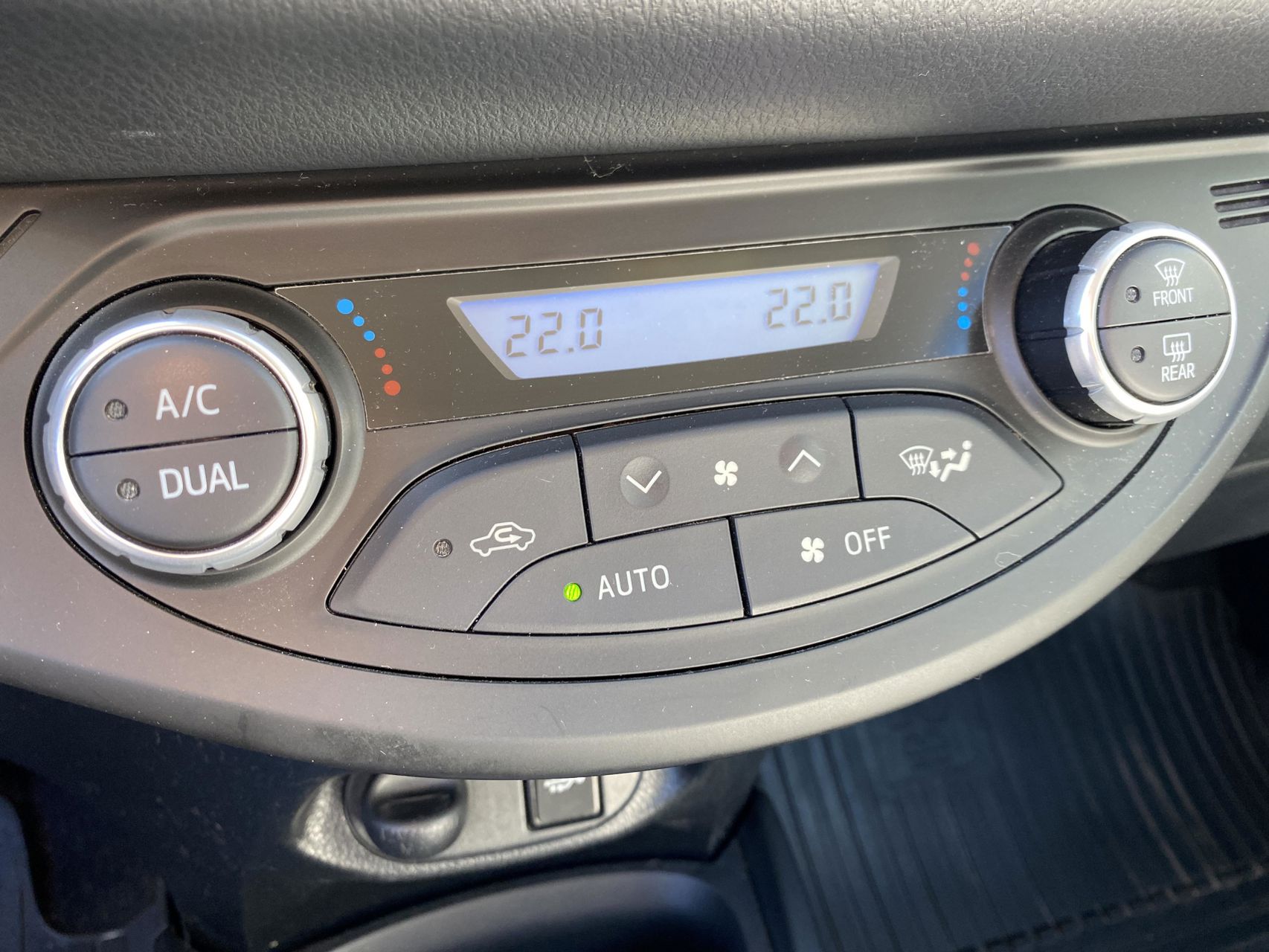 Billede af Toyota Yaris 1,5 Hybrid H3 Smartpakke E-CVT 100HK 5d Trinl. Gear