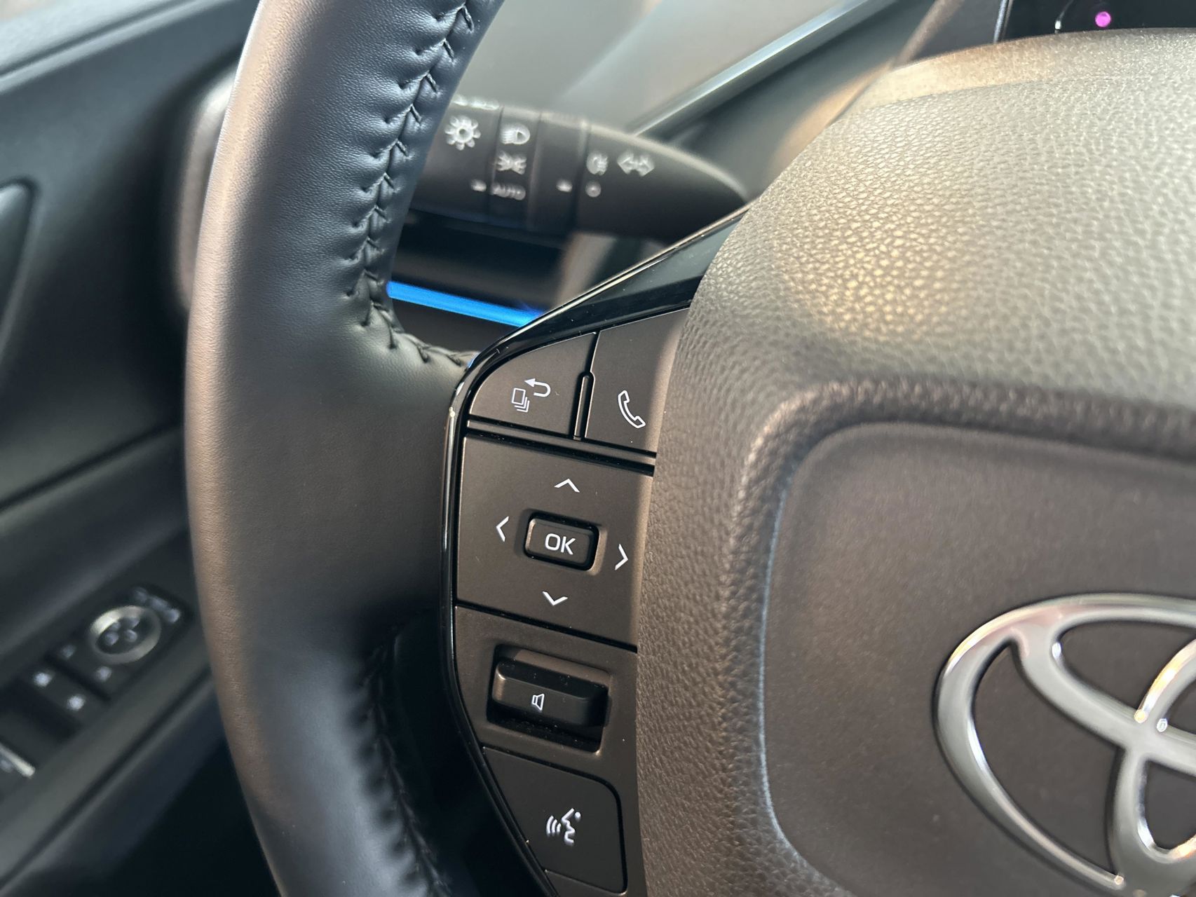 Billede af Toyota Prius Plug-in 2,0 Plugin-hybrid Elegant Panorama 223HK 5d Aut.