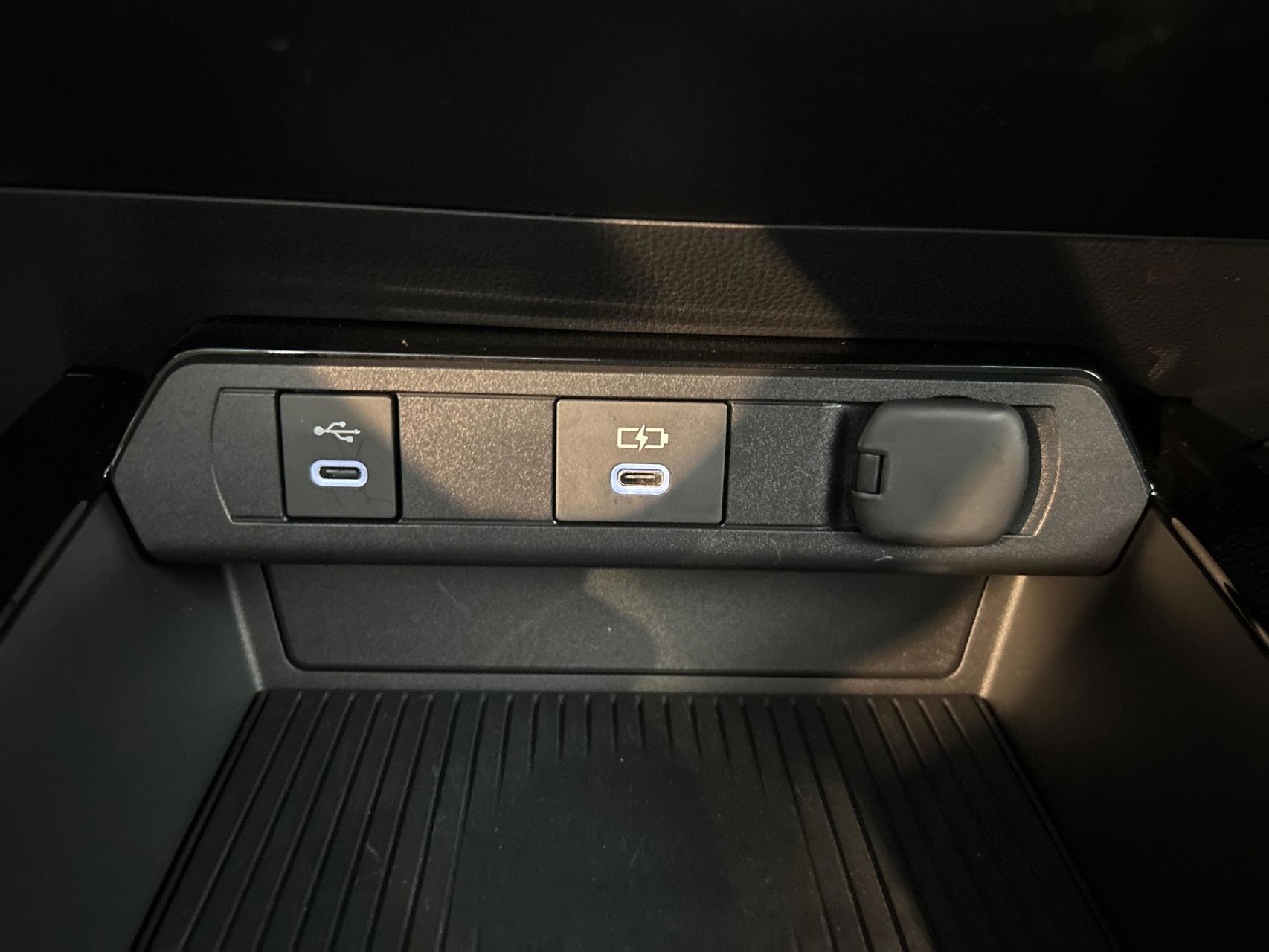 Billede af Toyota Prius Plug-in 2,0 Plugin-hybrid Elegant Panorama 223HK 5d Aut.